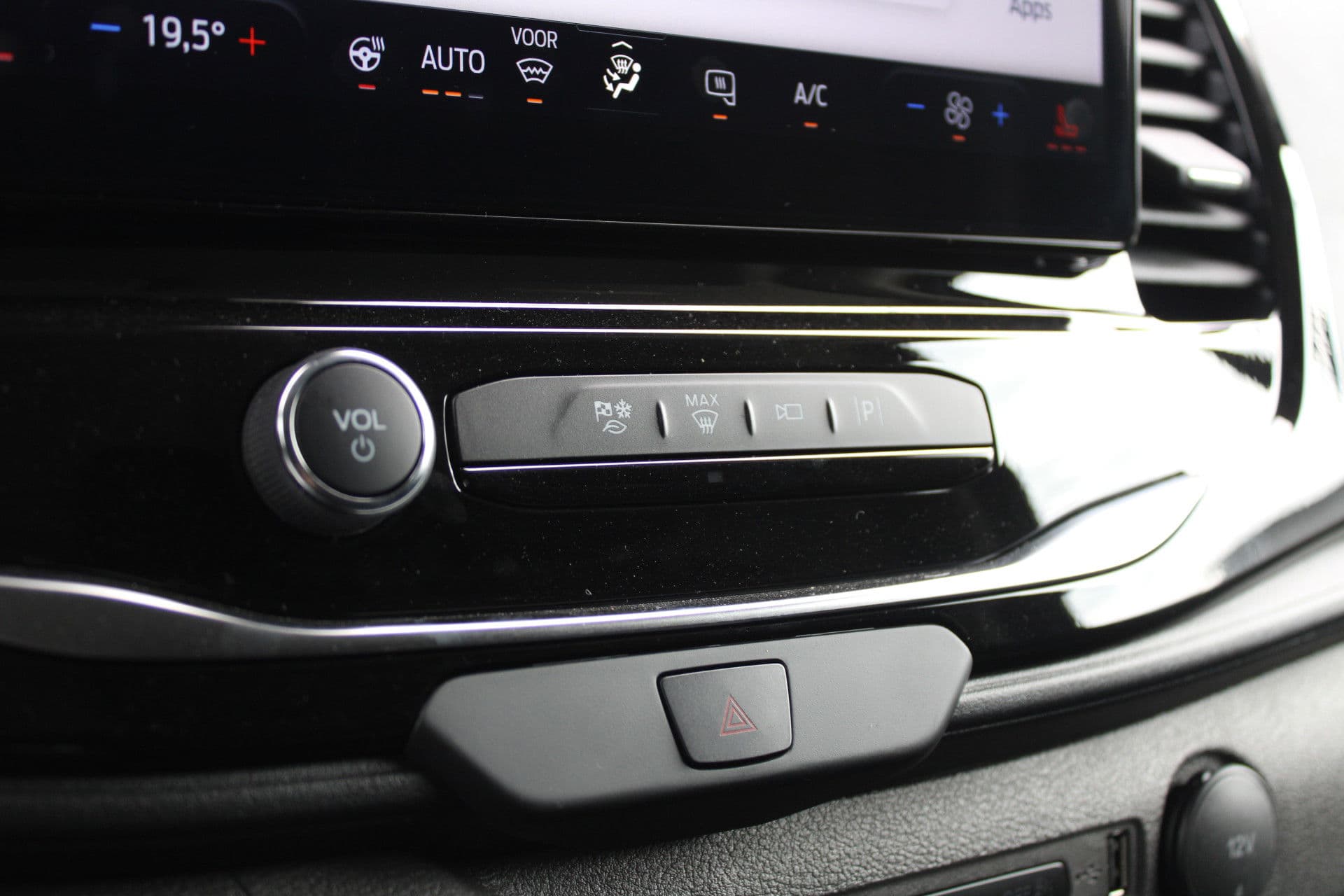 Ford Transit 350 2.0 TDCI L3H2 Limited 165pk - LUCHTVERING - ACC - Blind Spot - 360 camera - Navigatie - Stoel-Stuurverwarming - Trekhaak - Rijklaar thumbnail 22