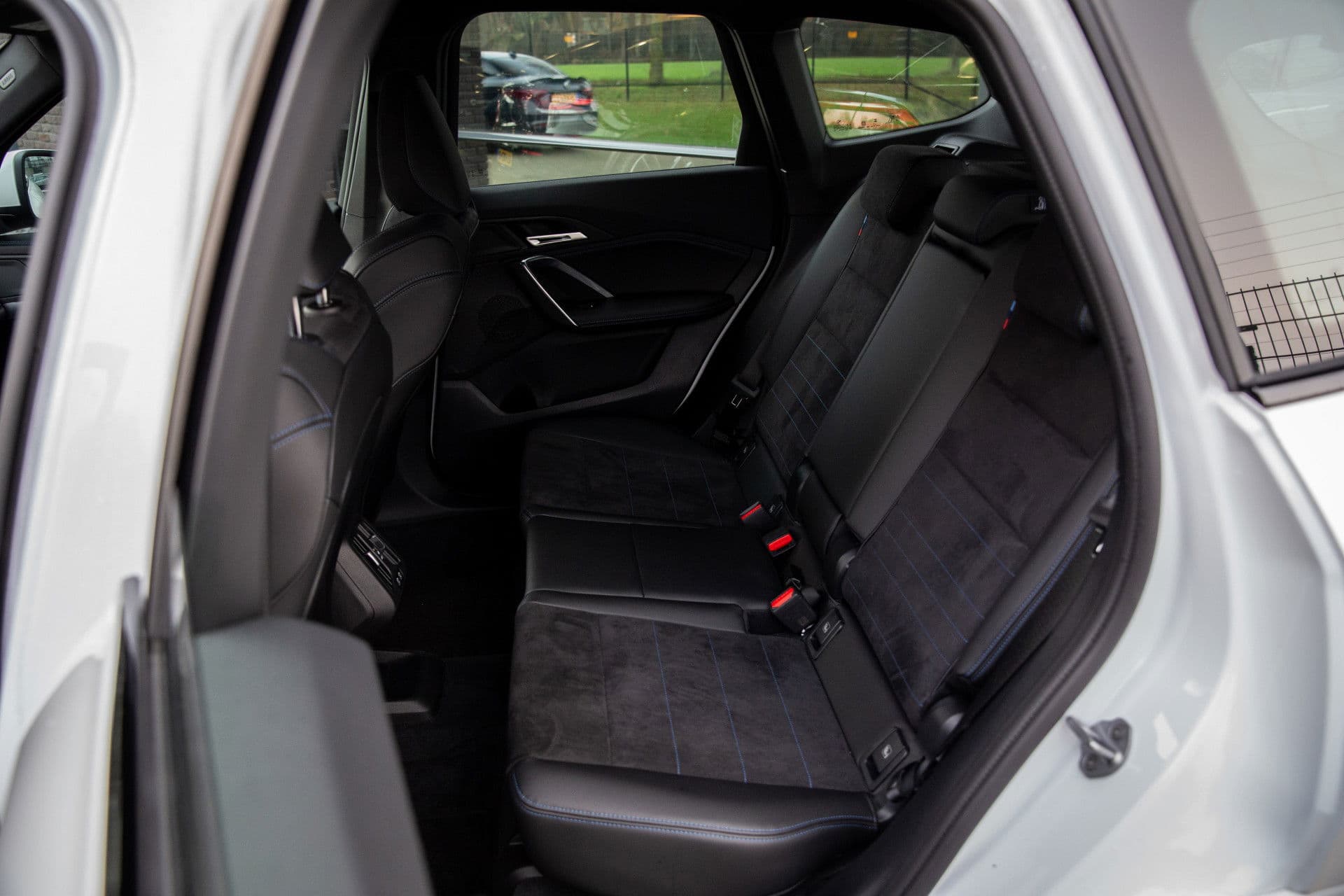 BMW X1 sDrive18i M-Sport , Achteruitrijcamera, Draadloze lader, Sfeerverlichting, thumbnail 9