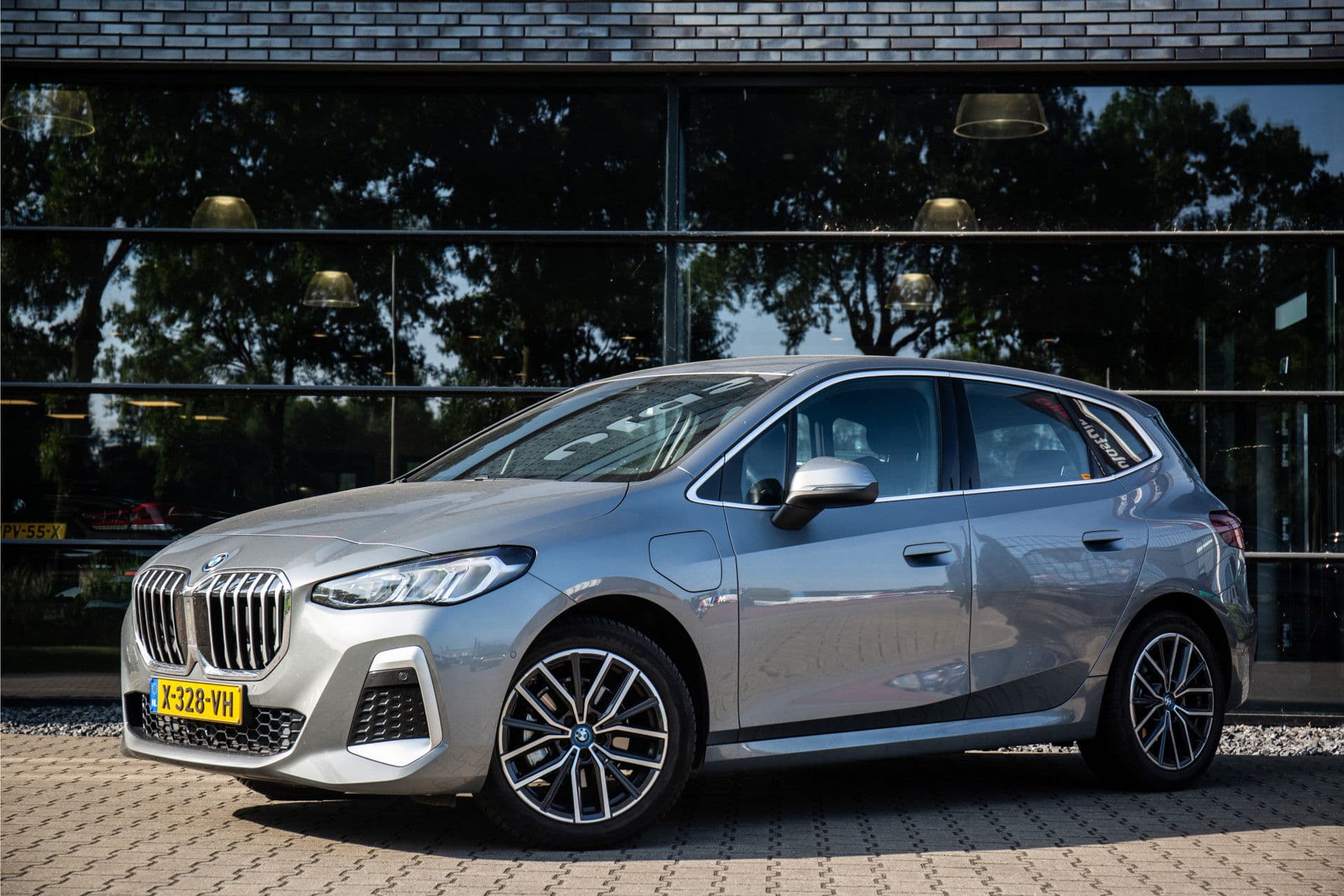 BMW 2 Serie Active Tourer 225e xDrive M-Sport , Trekhaak, Sportstoelen, Achteruitrijcamera thumbnail 2