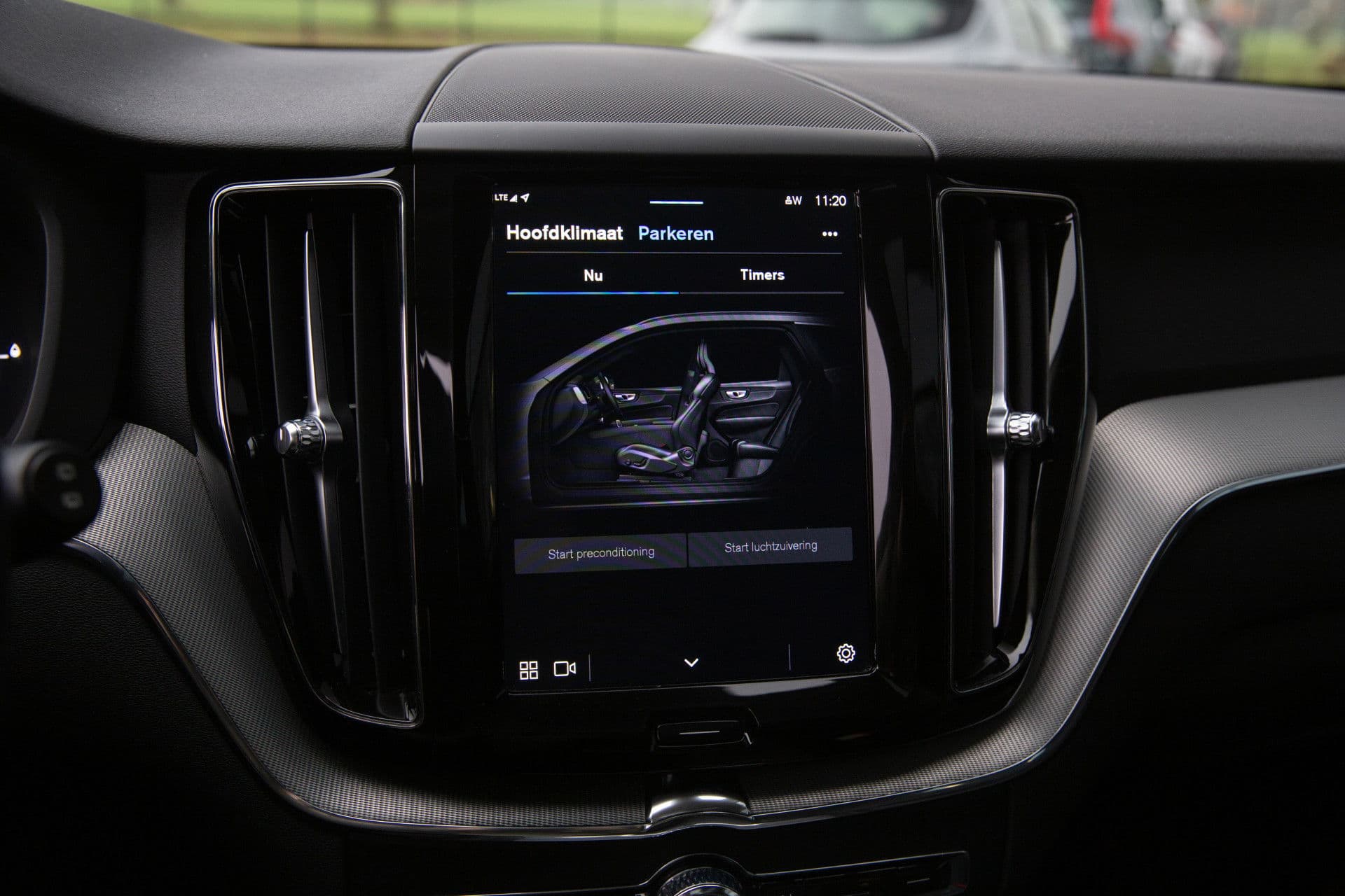 Volvo XC60 2.0 T6 Plug-in hybrid AWD Plus Dark , Panoramadak, Memory, Leer thumbnail 19