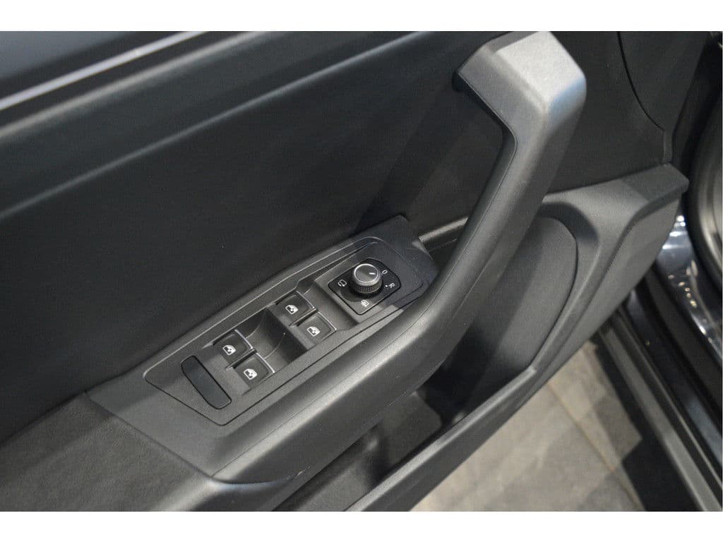 Volkswagen T-Roc Cabrio 1.5 TSI 3X R-LINE Black Style navi camera trekhaak 19 inch !! thumbnail 14