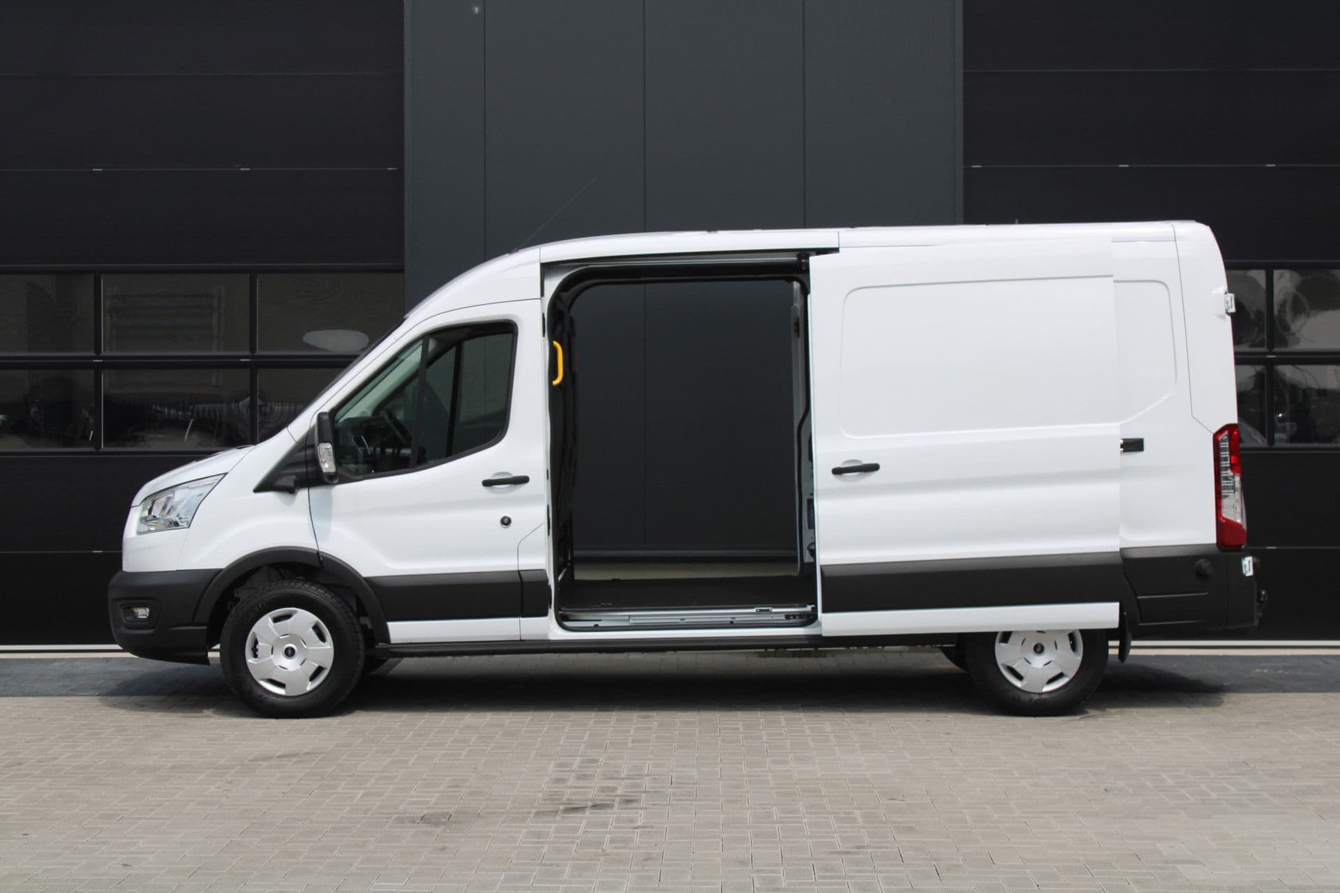 Ford Transit 350 2.0 TDCI L3H2 Trend 165pk - Facelift - 2x Schuifdeur - 360 Camera - Trekhaak - ACC - Stoel & Stoelverwarming - Blind Spot - Navi - 270gr deuren - Rijklaar thumbnail 11