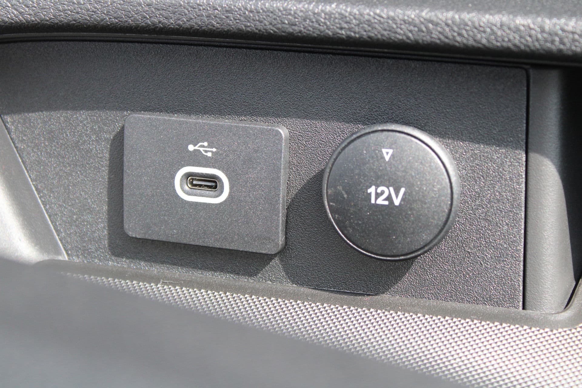 Ford Transit 350 2.0 TDCI L2H2 Limited 165pk - 2x Schuifdeur - Navi - 360 Camera - Adaptive Cruise - Xenon - Blind Spot - Rijklaar thumbnail 34