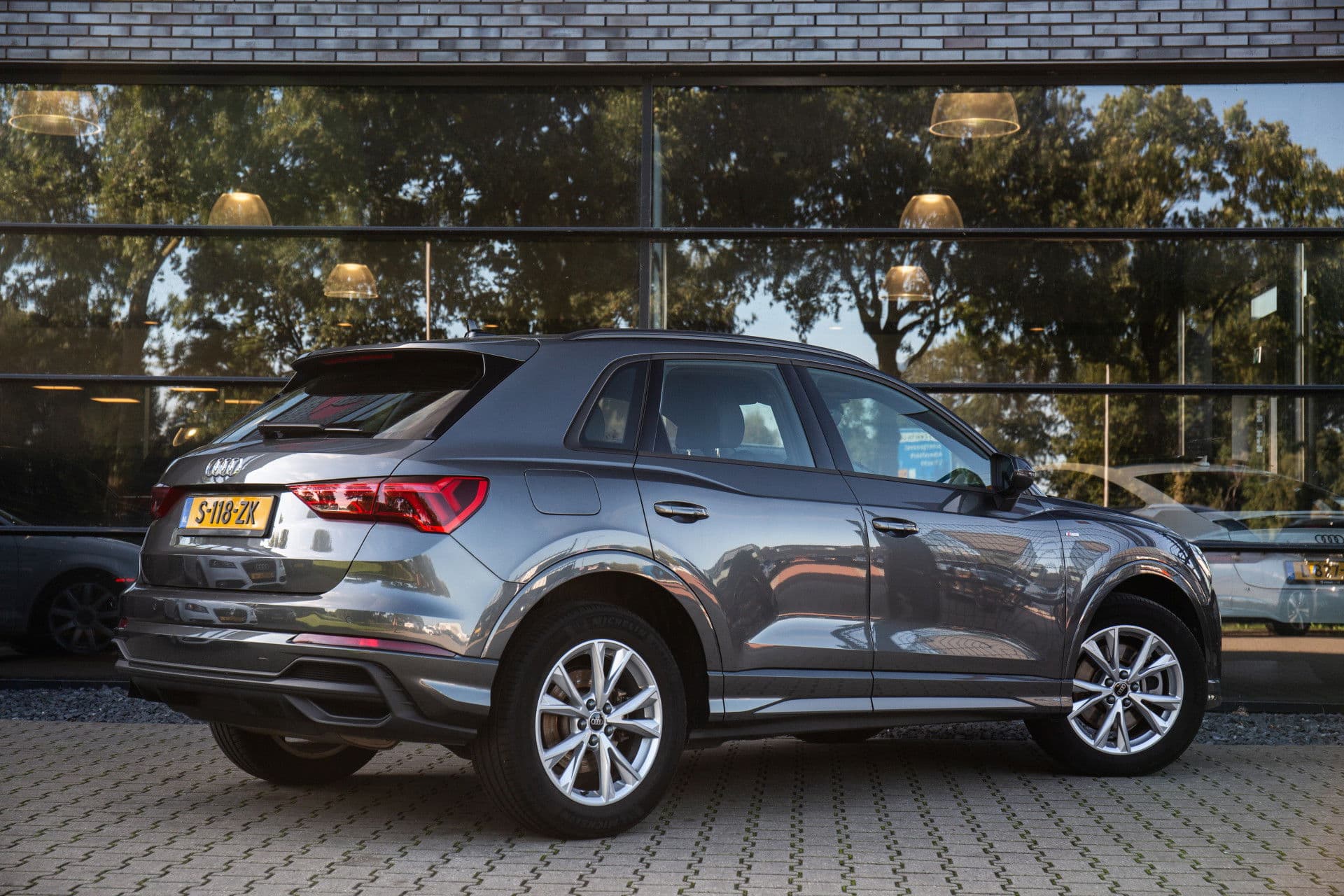 Audi Q3 45 TFSI e S edition , Trekhaak, S-Line, Achteruitrijcamera, Leder, Stoelverwarming, thumbnail 2