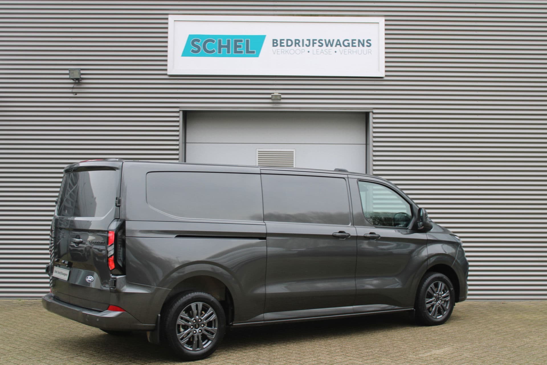 Ford Transit Custom 320 2.0 TDCI L2H1 Limited 170pk - 1+1 Stoelopstelling - 2x Schuifdeur - Adaptive Cruise - Verwarmd stuur - Blind spot - Navigatie - Camera - Draadloos laden - Rijklaar thumbnail 9