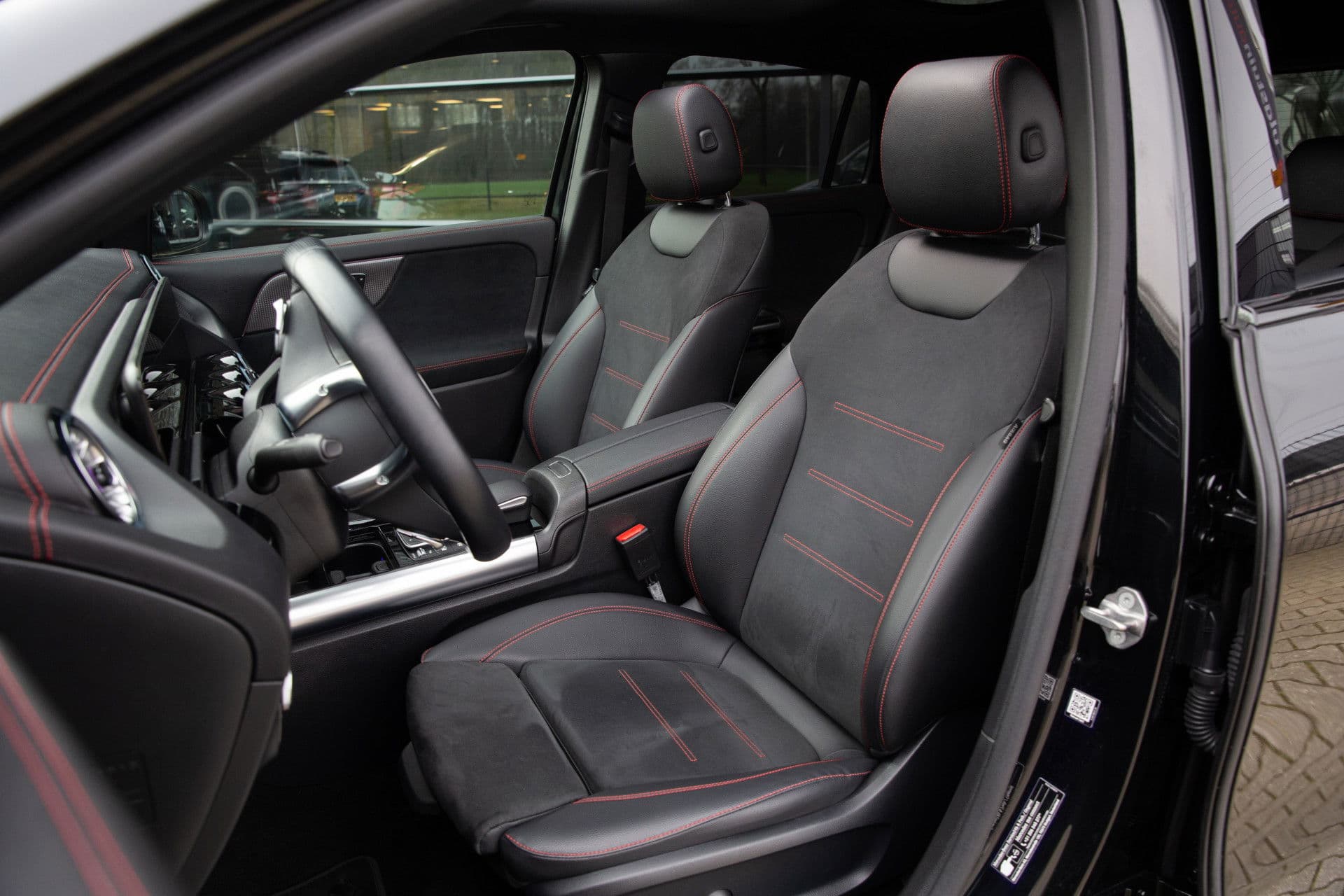 Mercedes-Benz EQA 250 Business Solution AMG 67 kWh , Panoramadak, Trekhaak, Head-up display, thumbnail 4