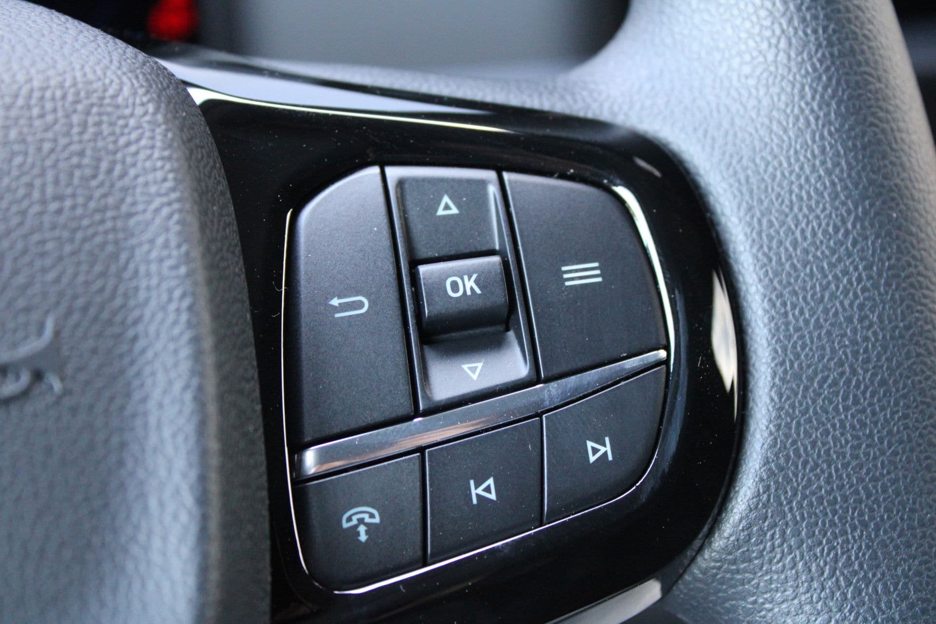 Ford Transit Custom 320 2.0 TDCI L2H1 Trend 136pk - 2x Schuifdeur - Carplay - Android - Camera - Trekhaak - Stoelverwarming -70l tank - Rijklaar thumbnail 25