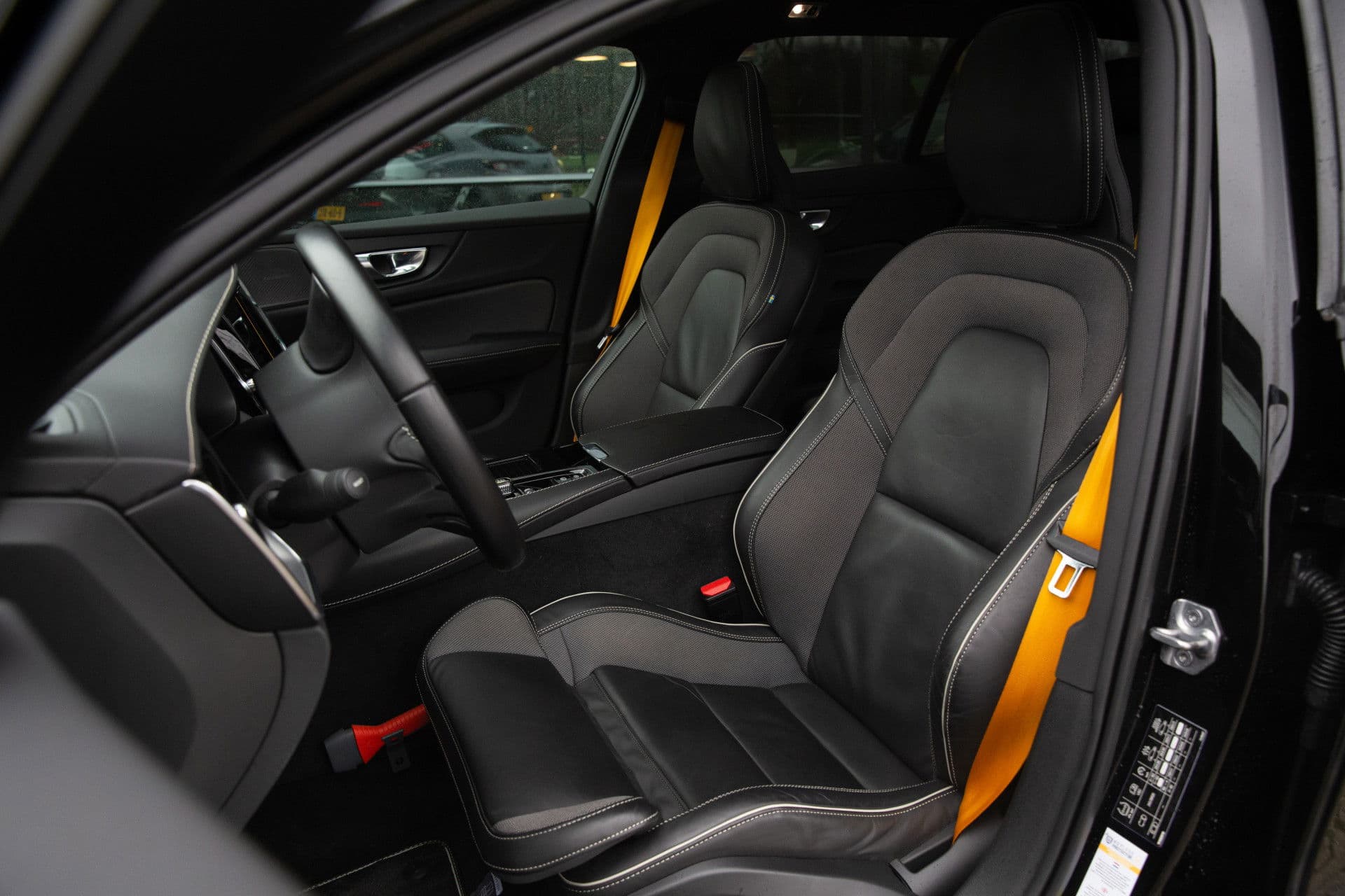 Volvo V60 2.0 T8 AWD Polestar Engineered , NL-Auto, Panoramadak, 360-camera, Harman&Kardon, HUD thumbnail 3