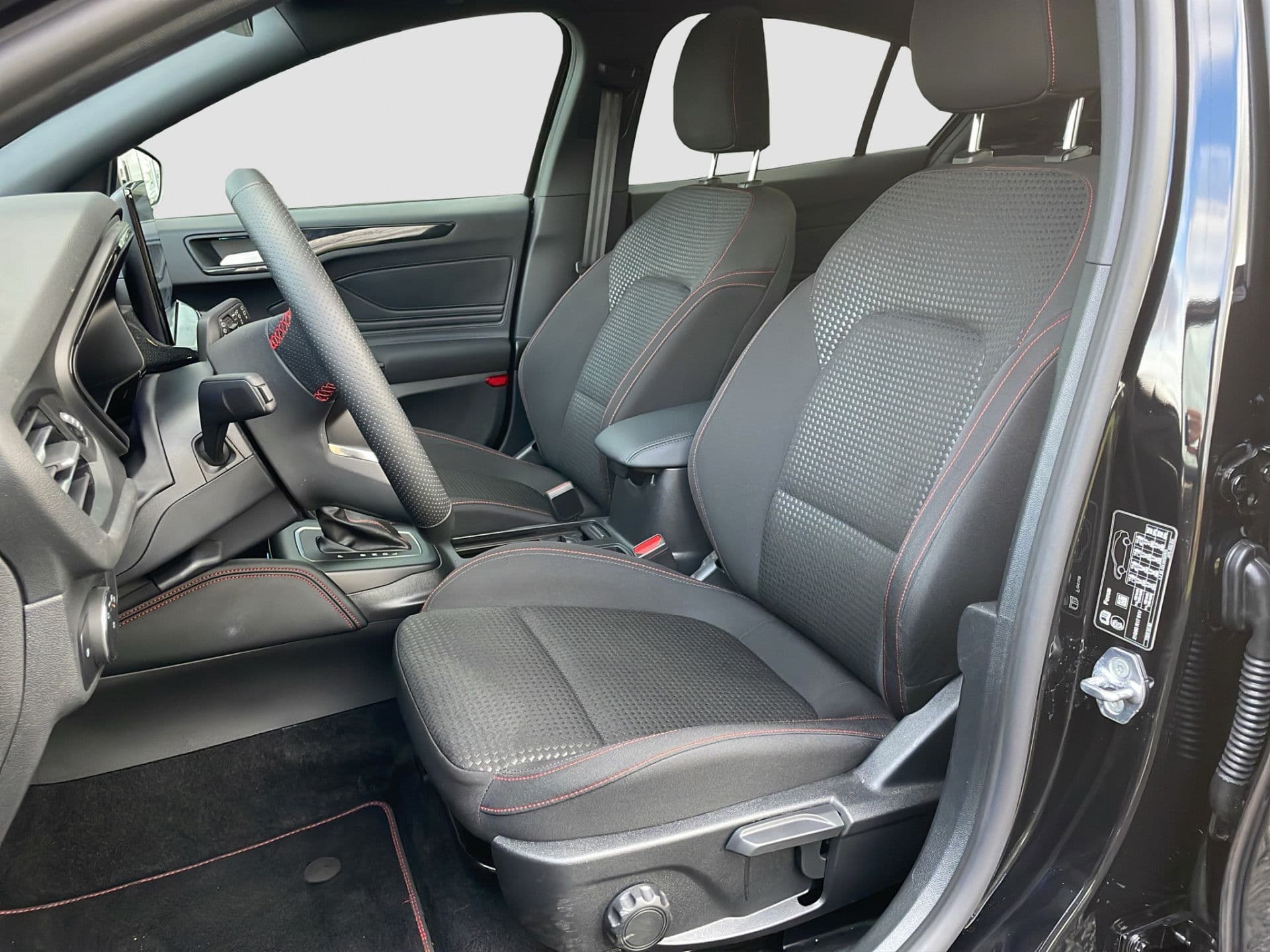 Ford Focus 1.0 Hybrid ST Line X | Virtual | Winter | Pano | Matrix thumbnail 11