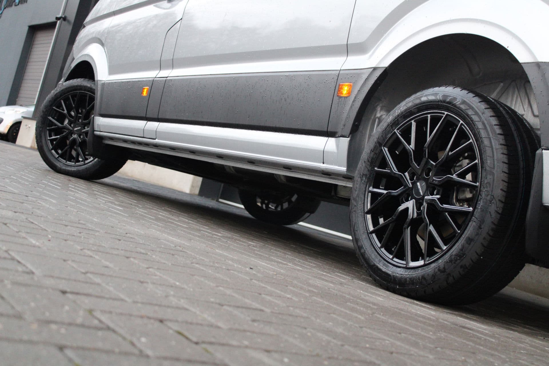 Volkswagen Crafter 30 2.0 TDI L3H3 140pk - Navigatie - DAB - Geveerde Stoel - Camera - Carplay - Rijklaar thumbnail 17