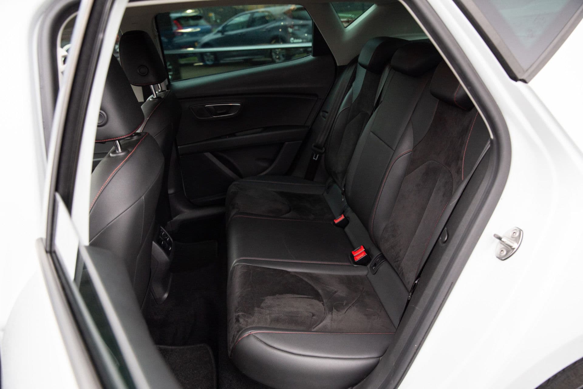 SEAT Leon 1.8 TSI FR Business , Stoelverwarming, SEAT Sound, Alcantara thumbnail 9