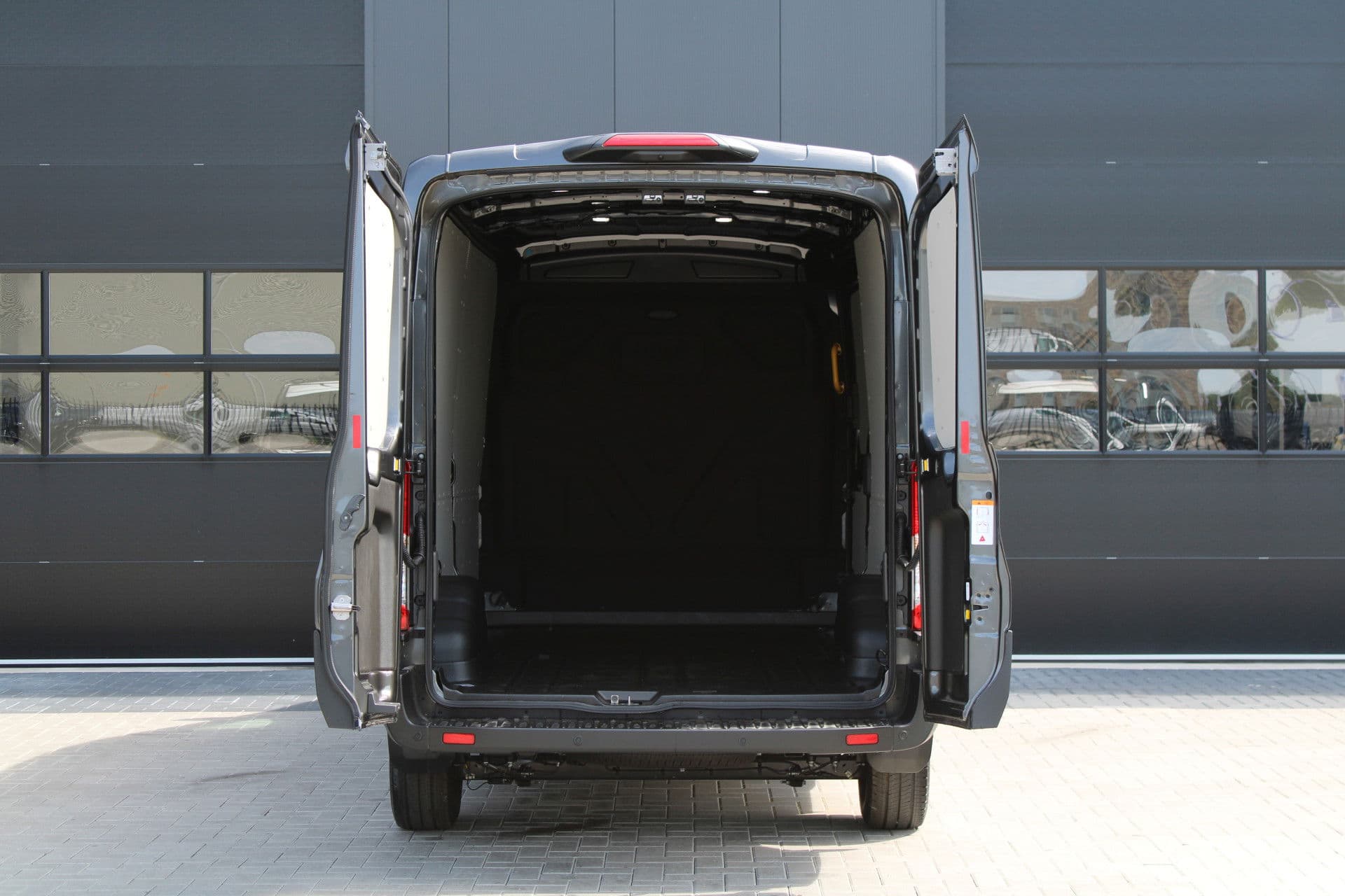 Ford Transit 350 2.0 TDCI L3H2 Trend 130pk Trend - Carplay - Android - 360 Camera - Climate - Cruise - Parkeersensoren - Rijklaar thumbnail 9