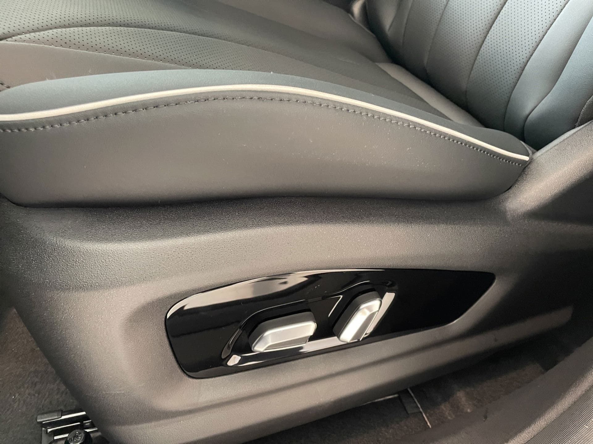 Omoda 5 1.6 T-GDi SHS-H Premium | 1000km range | Pano/schuifdak | 360 Camera! thumbnail 20