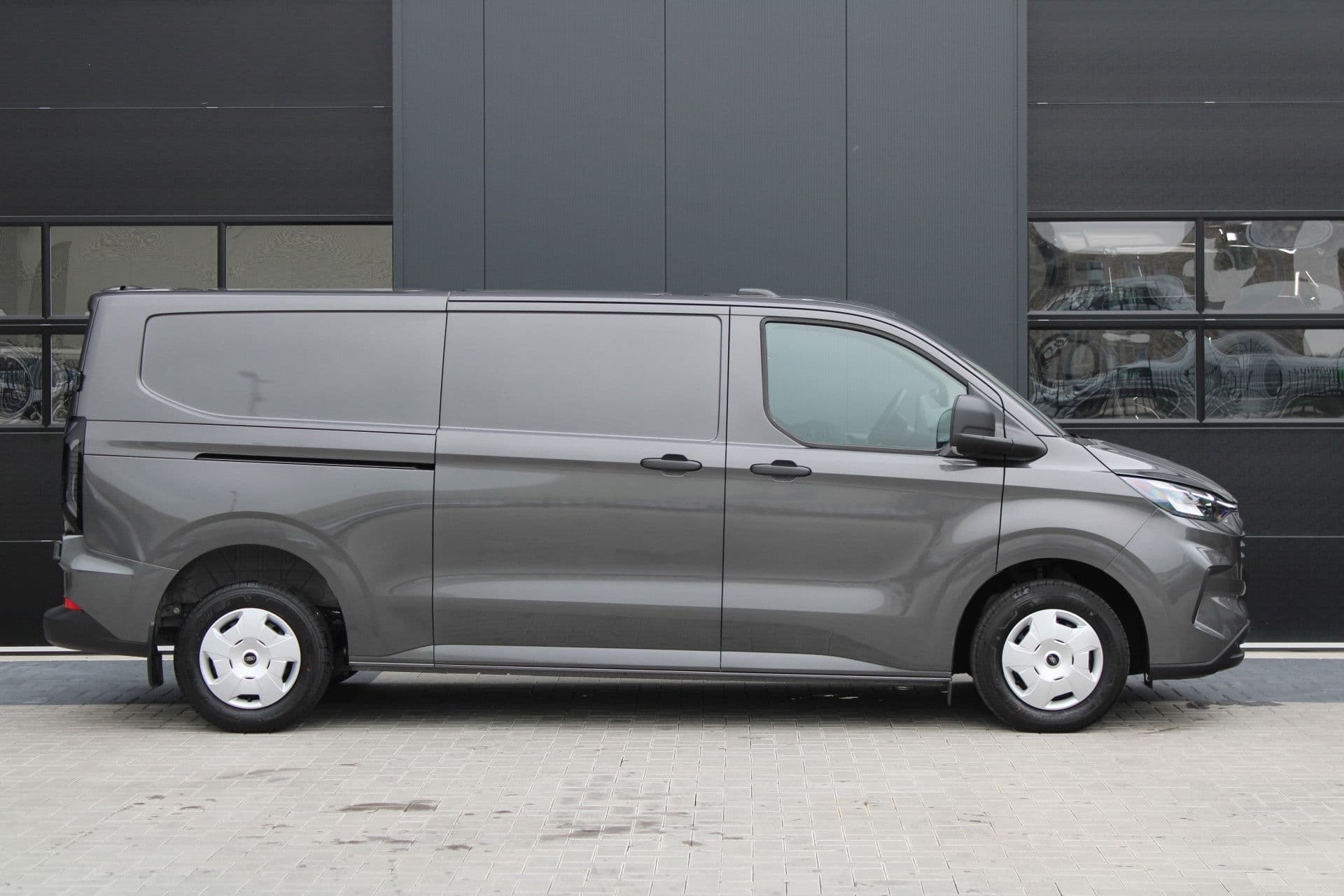 Ford Transit Custom 320 2.0 TDCI L2H1 Trend 136pk - Carplay - Android - LED koplampen - Stoelverwarming - 70l tank - Rijklaar thumbnail 5