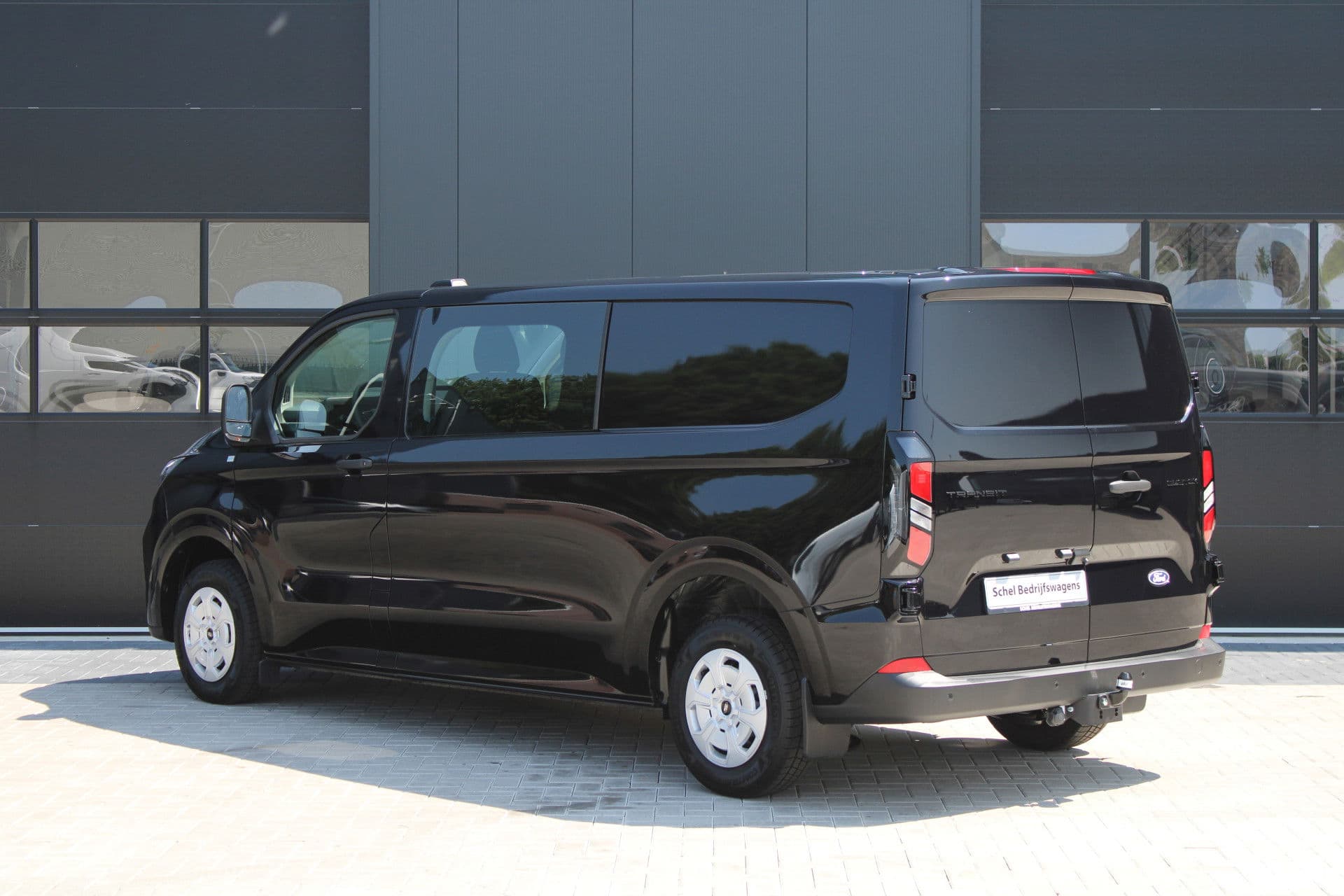 Ford Transit Custom 320 2.0 TDCI L2H1 Trend DC 136pk - Carplay - Android - Camera - Trekhaak - LED koplampen - Stoelverwarming - Draadloos laden - Rijklaar thumbnail 10