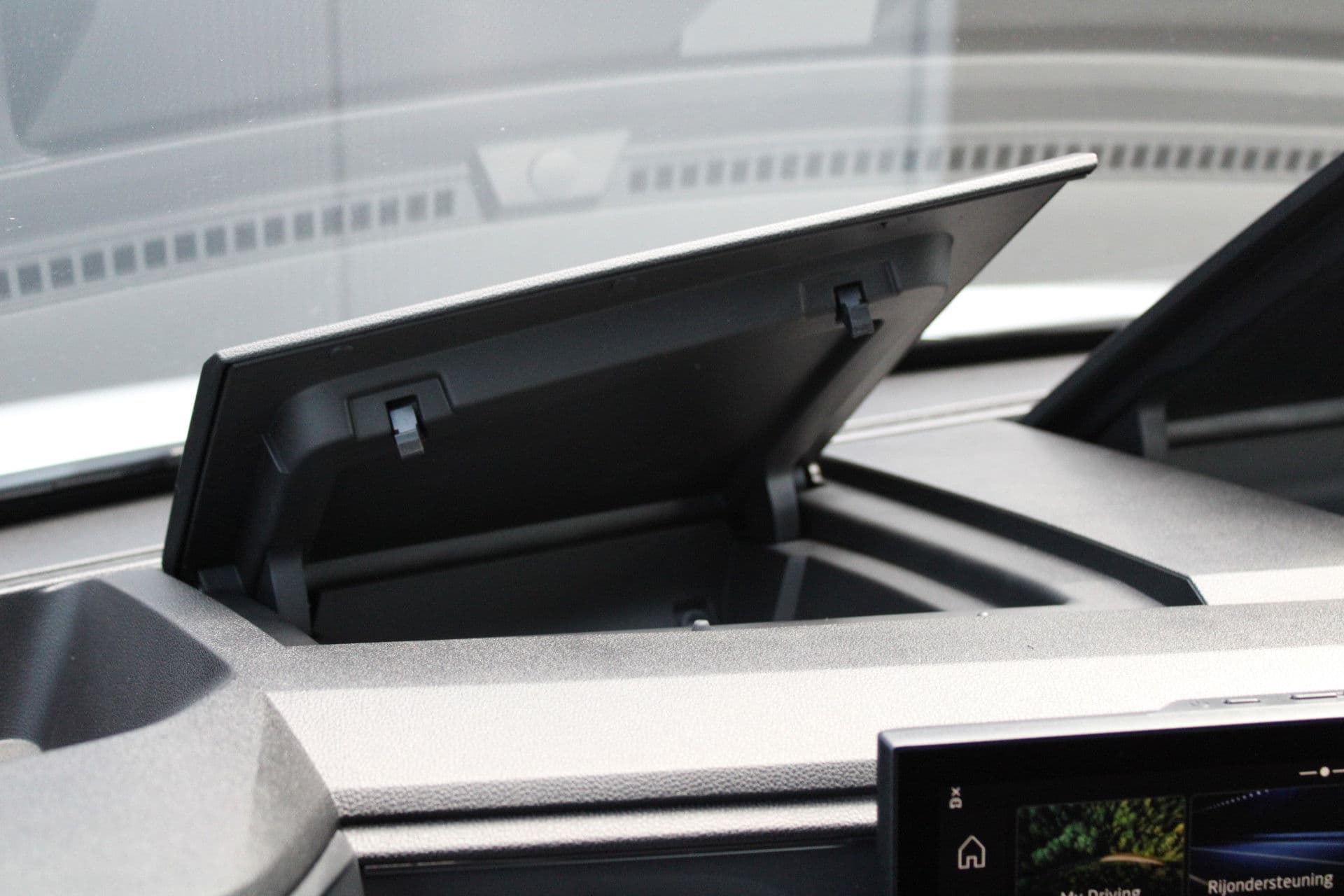 Renault Master T35 2.0 dCi 170pk L2H2 Extra - 2x Schuifdeur - Navigatie - Blind Spot - Camera - Stoelverwarming - Verwarmde voorruit - Rijklaar thumbnail 36