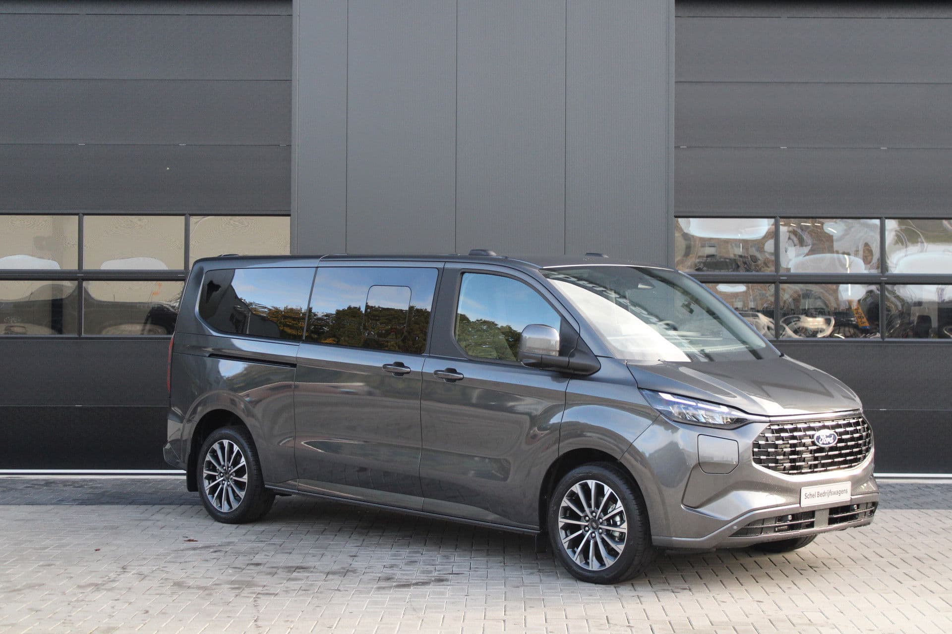 Ford Tourneo Custom 340 2.5 PHEV L2H1 Titanium X 232pk - ACC - Pano - B&O - Elek. schuifdeuren - 360 camera - Elek-Trekhaak - Prijs excl. BTW - Rijklaar thumbnail 5
