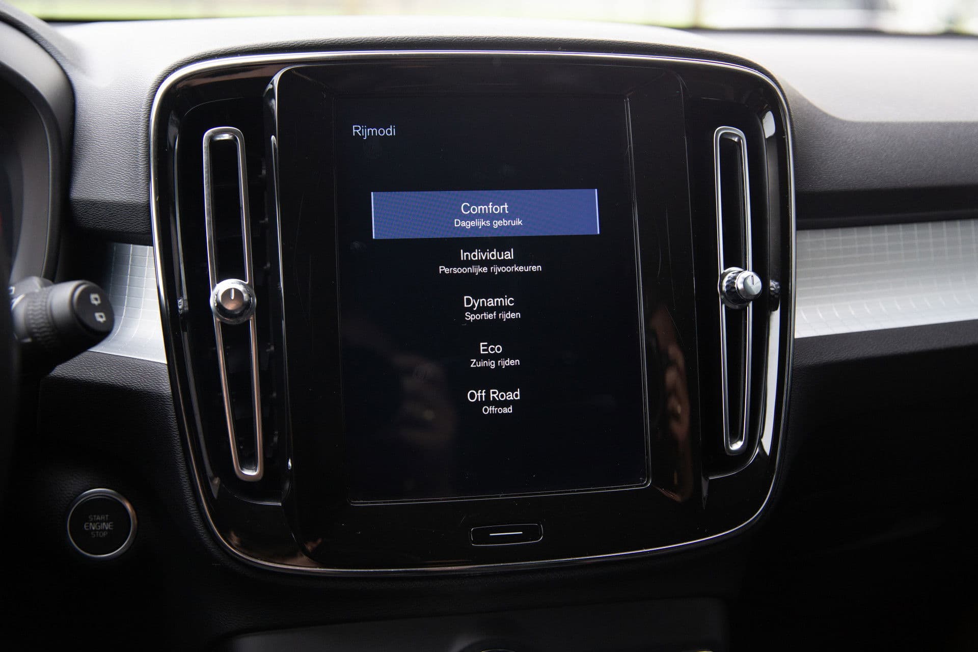 Volvo XC40 1.5 T3 Momentum , Achteruitrijcamera, Cruise control, Navigatie, thumbnail 17