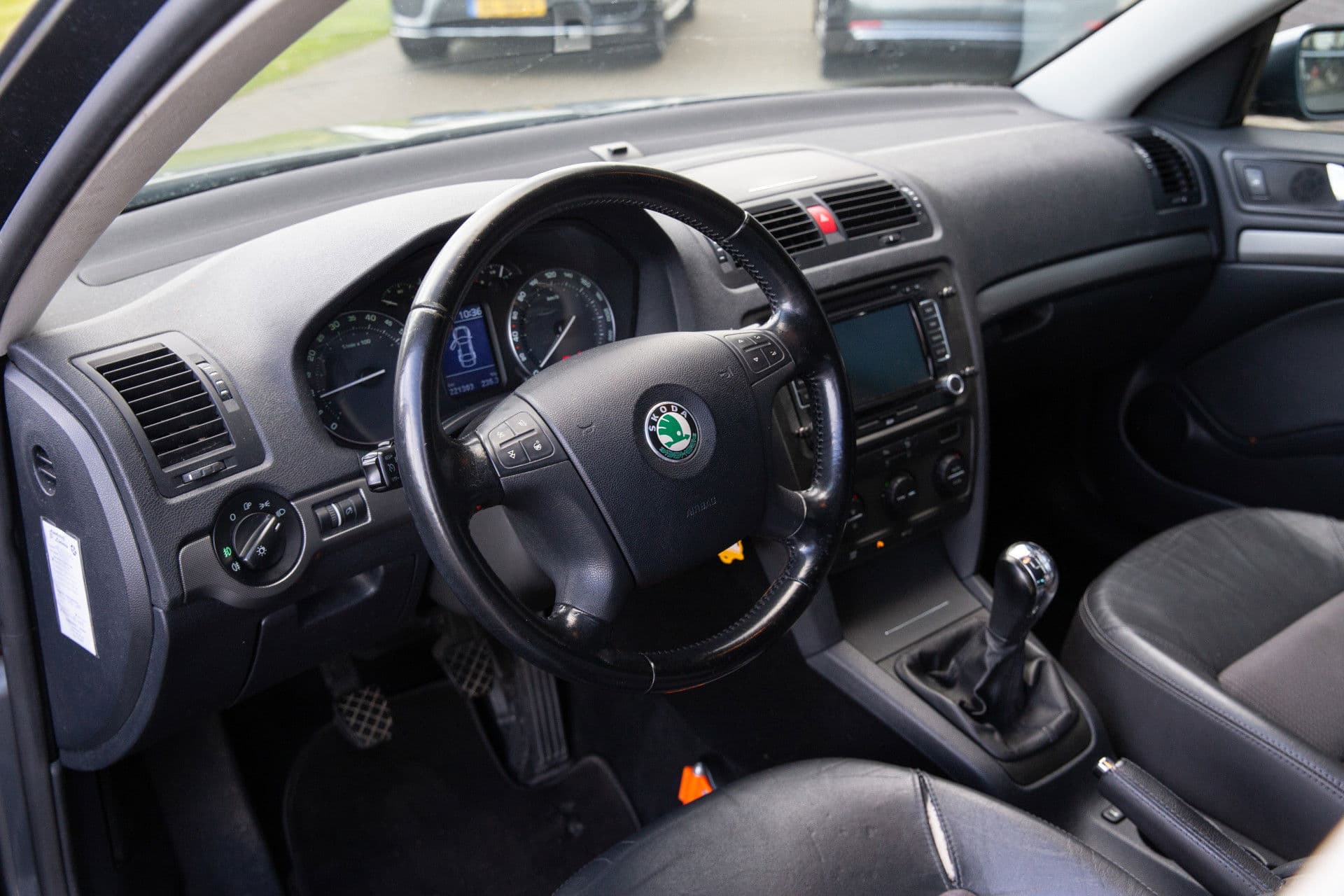 Škoda Octavia Combi 1.6 FSI Elegance Attractive Business , Cruise control, Navigatie, Schuif/Kanteldak thumbnail 4