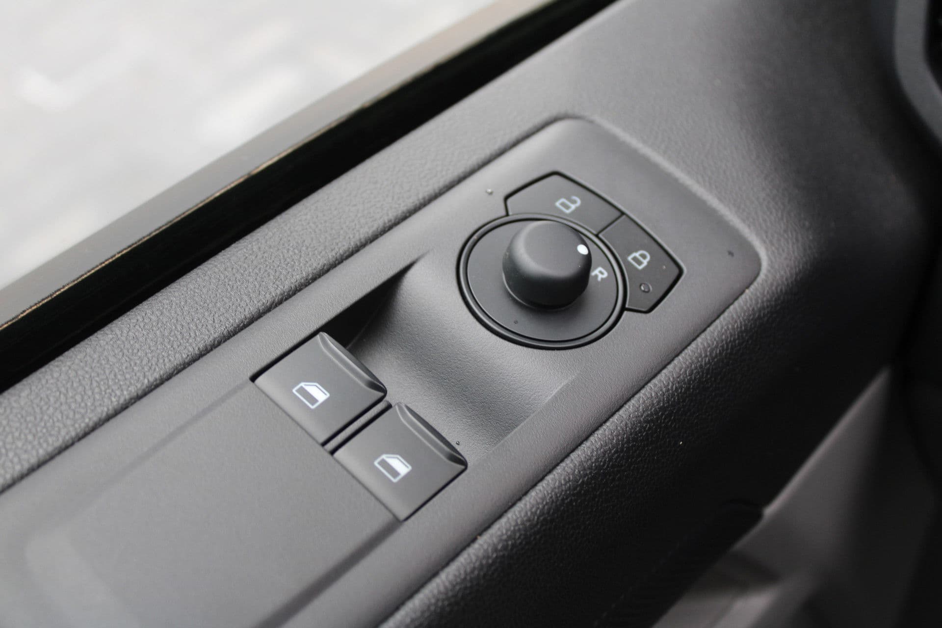 Ford Transit Custom 320 2.0 TDCI L2H1 Trend 170pk - 4x4 AWD - 2x Schuifdeur - Carplay - Android - Camera - Stoelverwarming - Verwarmd stuurwiel - Rijklaar thumbnail 21