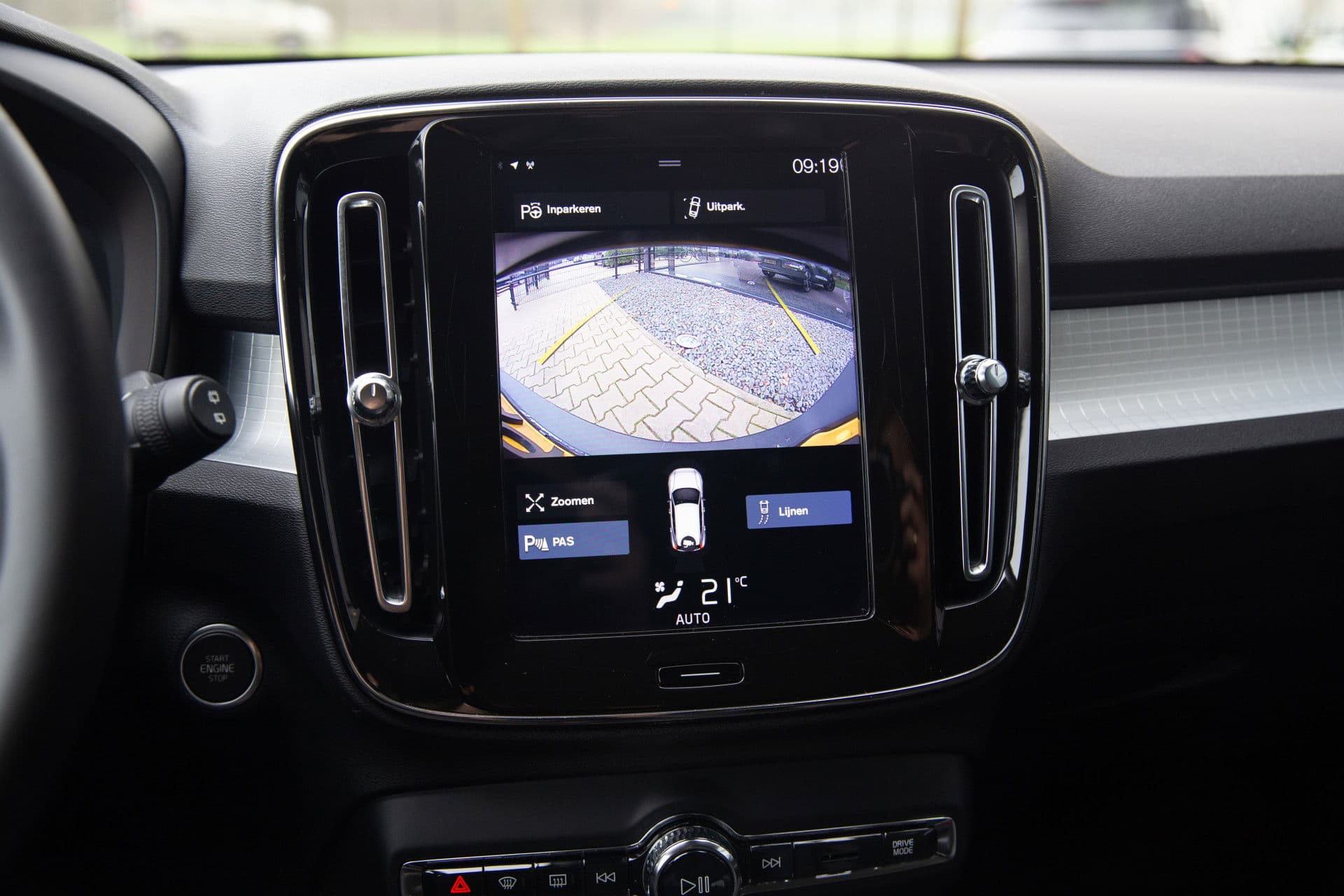 Volvo XC40 1.5 T3 Momentum , Achteruitrijcamera, Cruise control, Navigatie, thumbnail 18