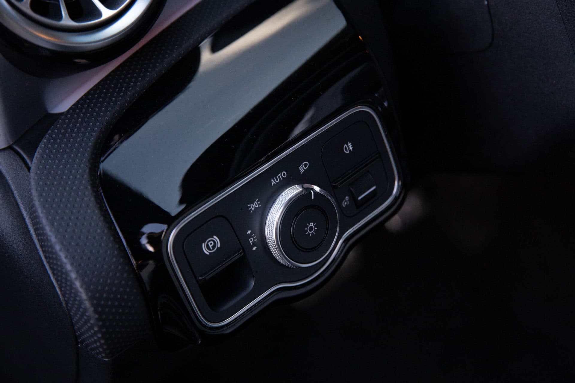 Mercedes-Benz CLA-Klasse 200 Premium Plus AMG , Panoramadak, Burmester, Head-up display, Vol! thumbnail 30