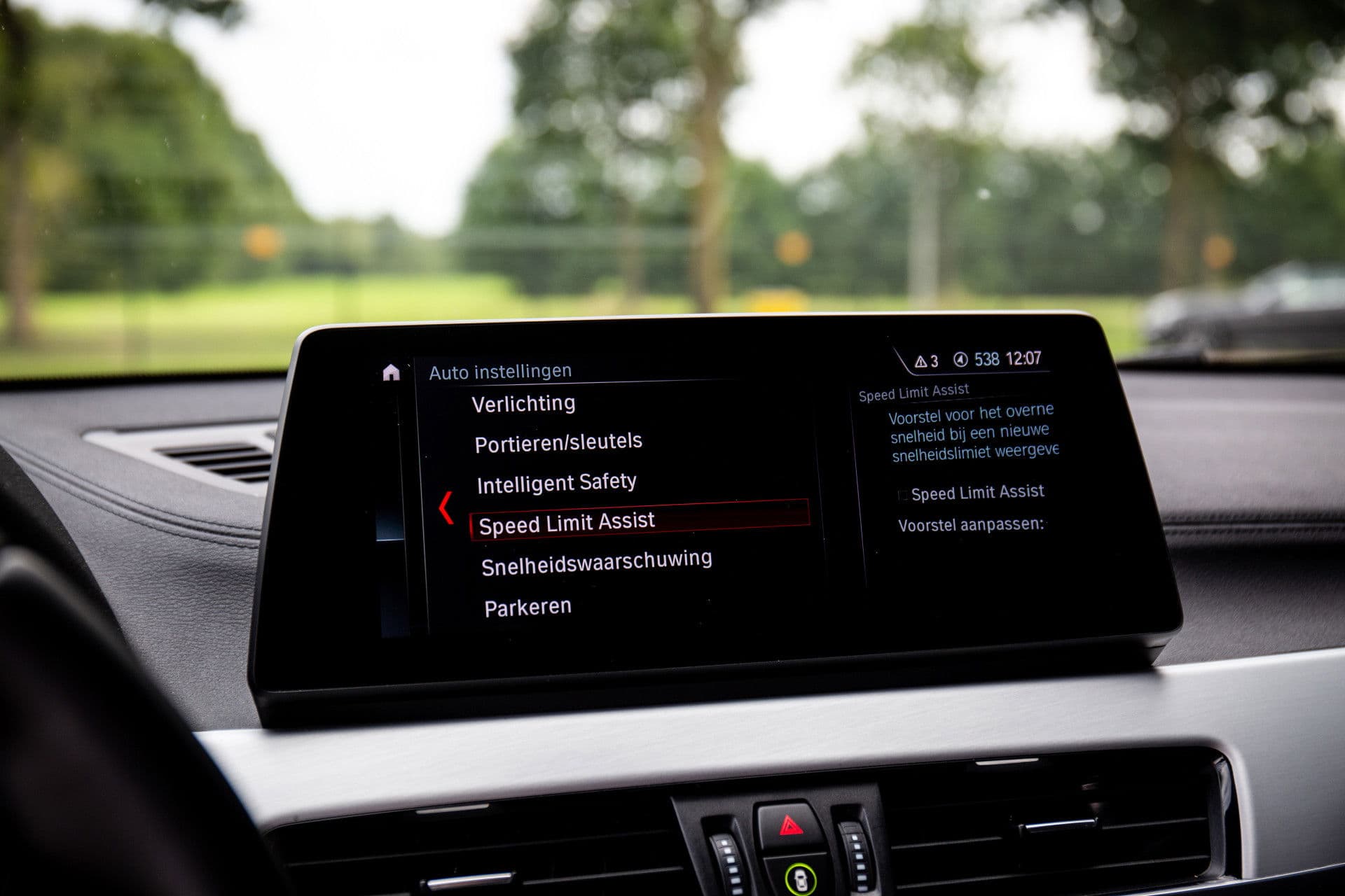 BMW X2 sDrive20i Business Edition , M-Sport, Panoramadak, Head-up display, BMW-Led thumbnail 22