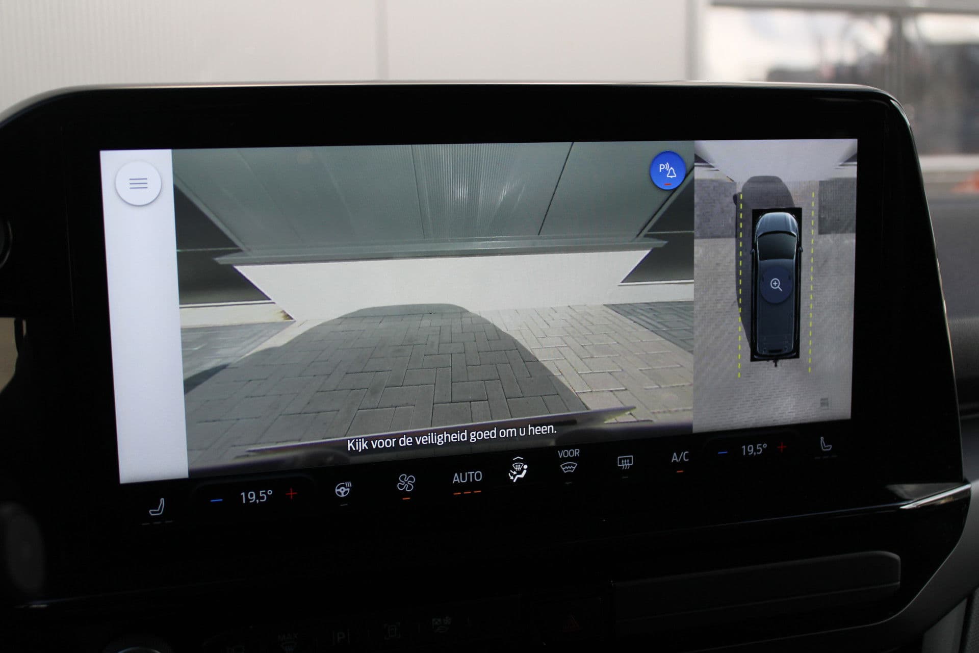 Ford Tourneo Custom 320 2.0 TDCI L2H1 Titanium X DC 170pk - Adaptive Cruise - LED - Blind Spot - Leder - Navigatie - 360 Camera - Trekhaak - Rijklaar thumbnail 31