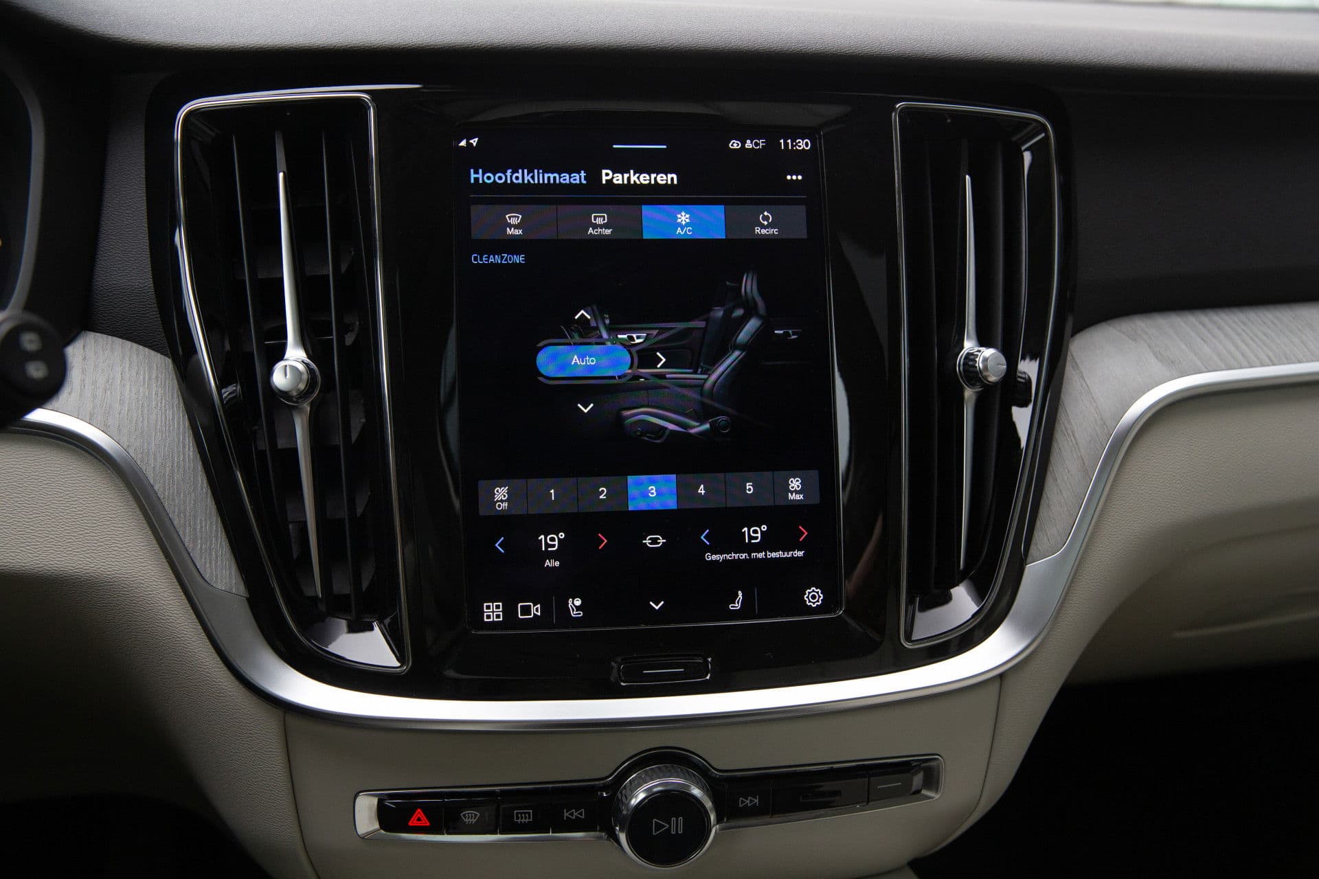 Volvo V60 2.0 T6 Plug-in hybrid AWD Plus Bright , Panoramadak, Adap. cruise, Stoel/stuurverwarming, thumbnail 15