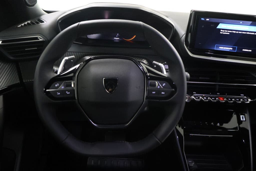 Peugeot 2008 1.2 Hybride 145 Allure | 360 Camera | Luxe thumbnail 13