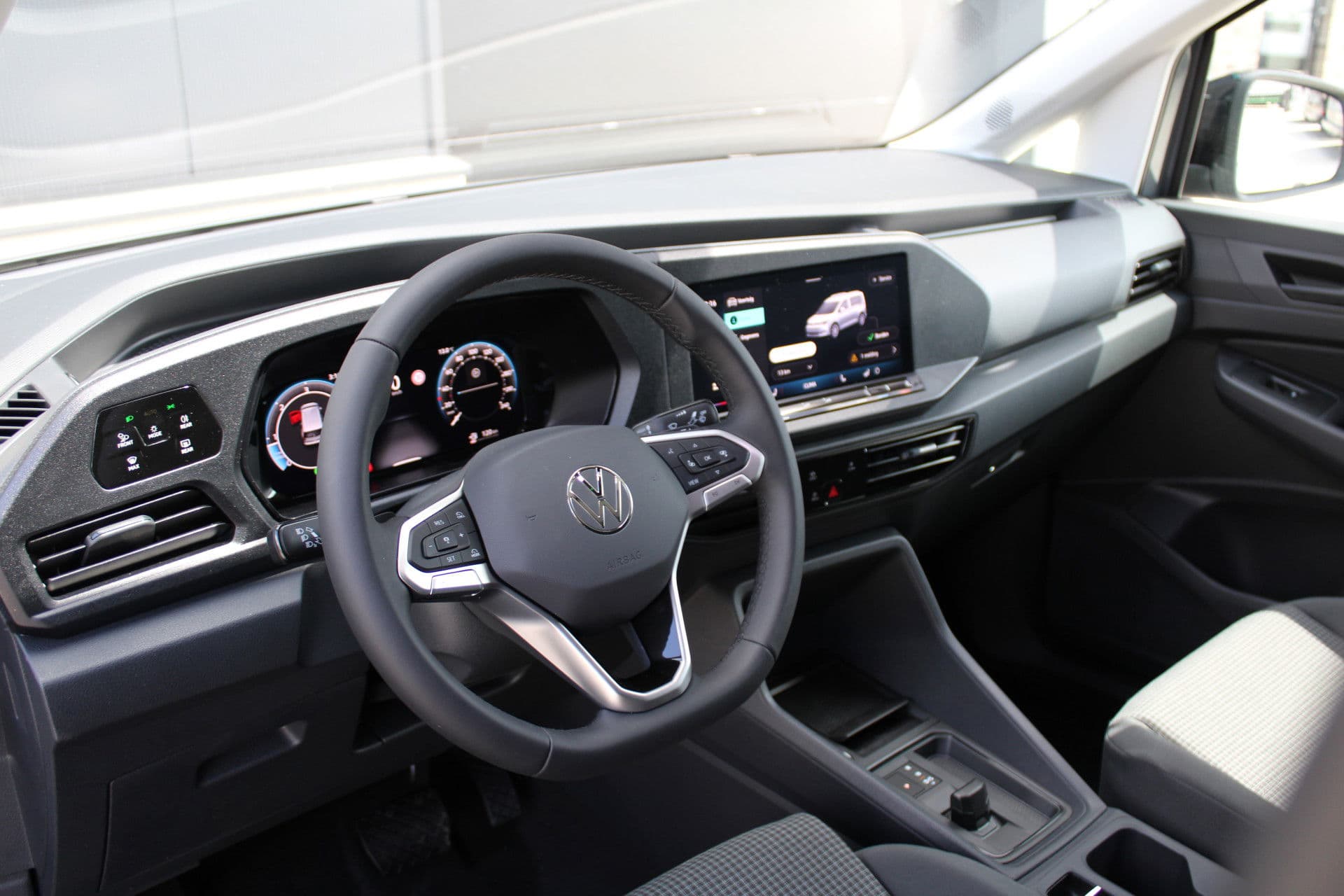 Volkswagen Caddy Cargo 2.0 TDI 122pk DSG7 - Carplay - Adaptive Cruise - Trekhaak - Navigatie - Dig. cockpit - Ergocomfort stoel - Stoelverwarming - Rijklaar thumbnail 2