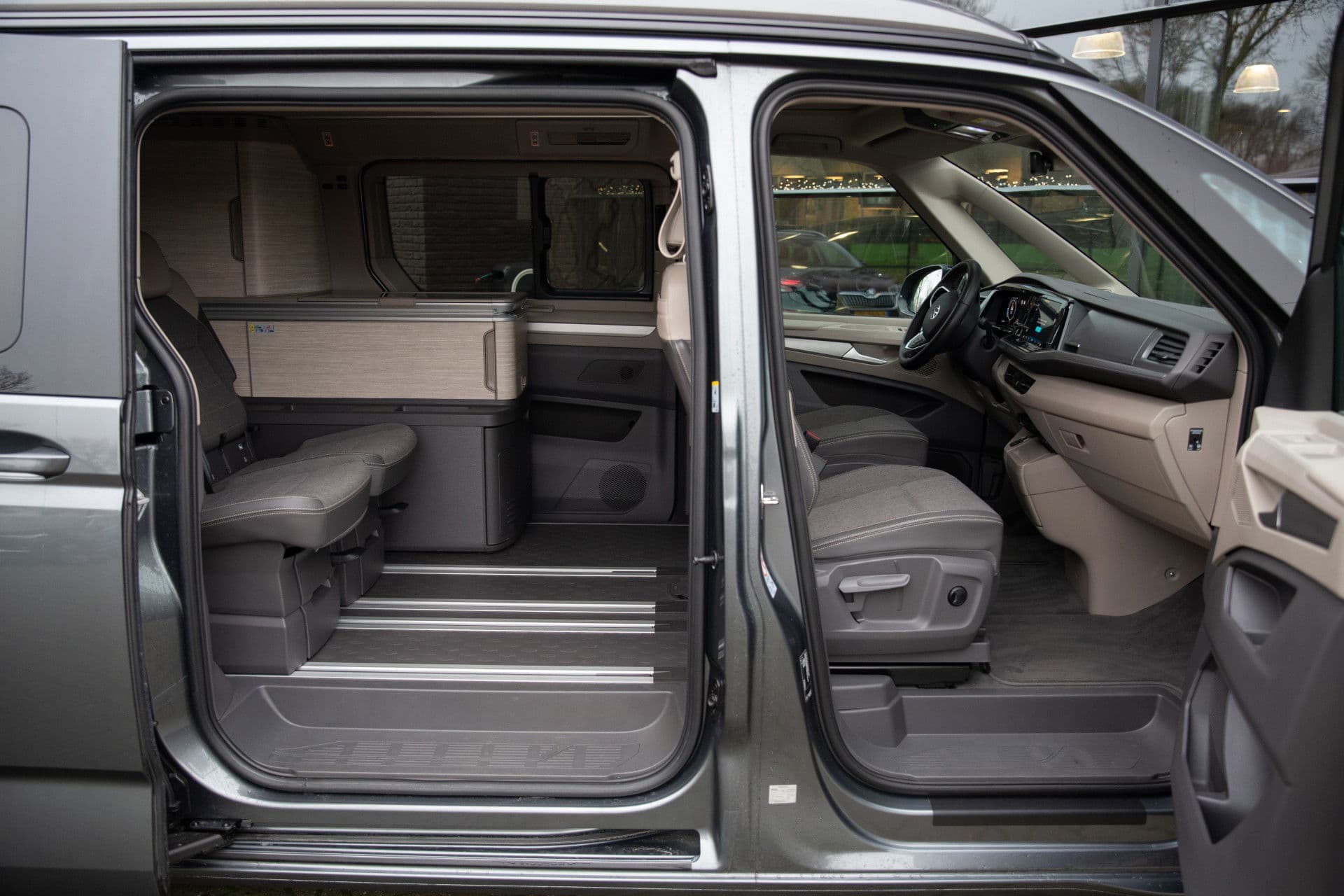 Volkswagen California California Ocean 2.0 TDI Nieuw model , Elektrische Trekhaak, Apple/Android Auto, Voorklimatisering, Luifel, thumbnail 4