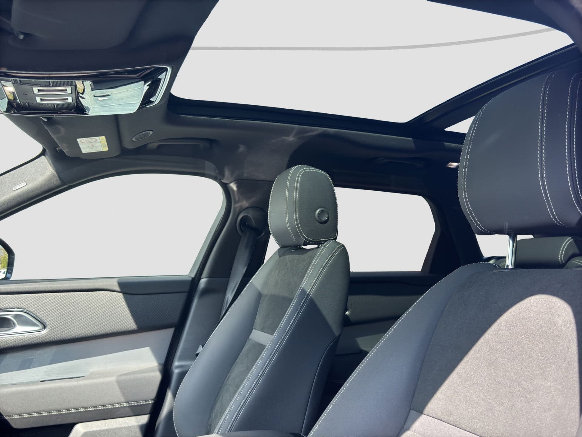 Land Rover Range Rover Velar 2.0 P400e R-Dynamic | Pano | Two-Tone | 360 | Virtual | HUD | 21'' thumbnail 4