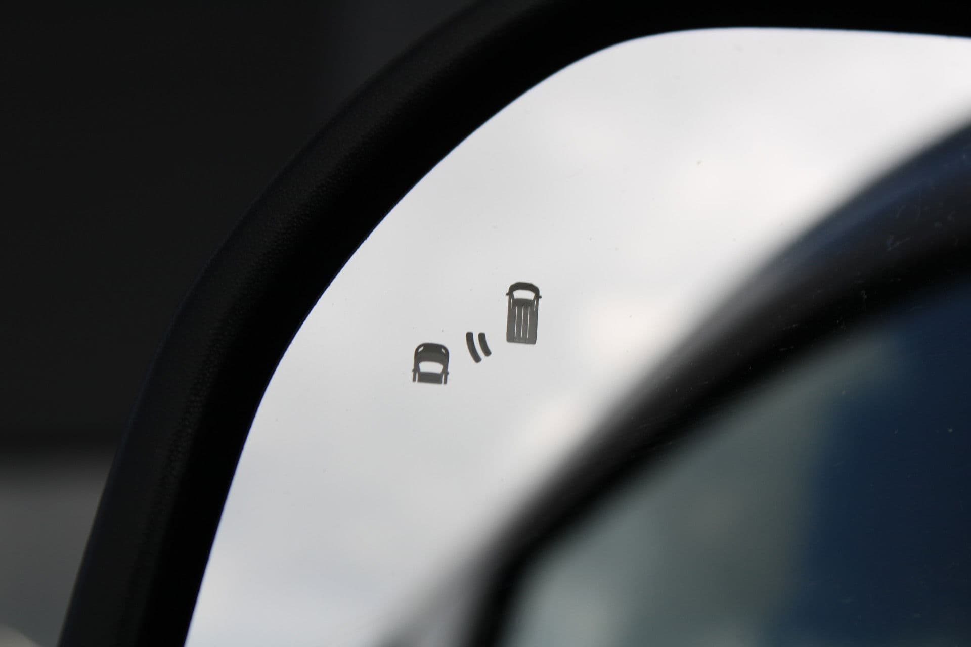 Ford Transit Custom 320 2.0 TDCI L2H1 Limited 150pk - Adaptive Cruise - Verwarmd stuur - Blind spot - Navigatie - Camera - Draadloos laden - Rijklaar thumbnail 16