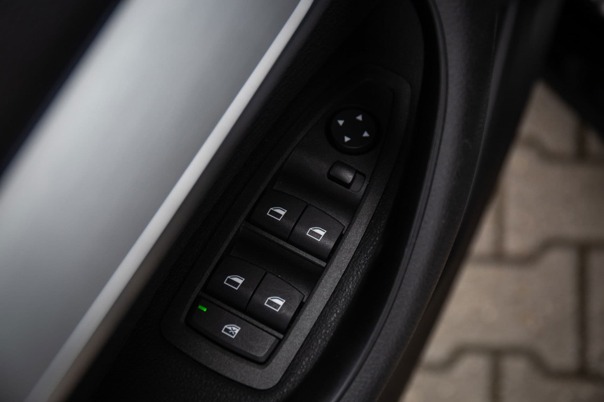 BMW X2 sDrive20i Business Edition , M-Sport, Panoramadak, Head-up display, BMW-Led thumbnail 29