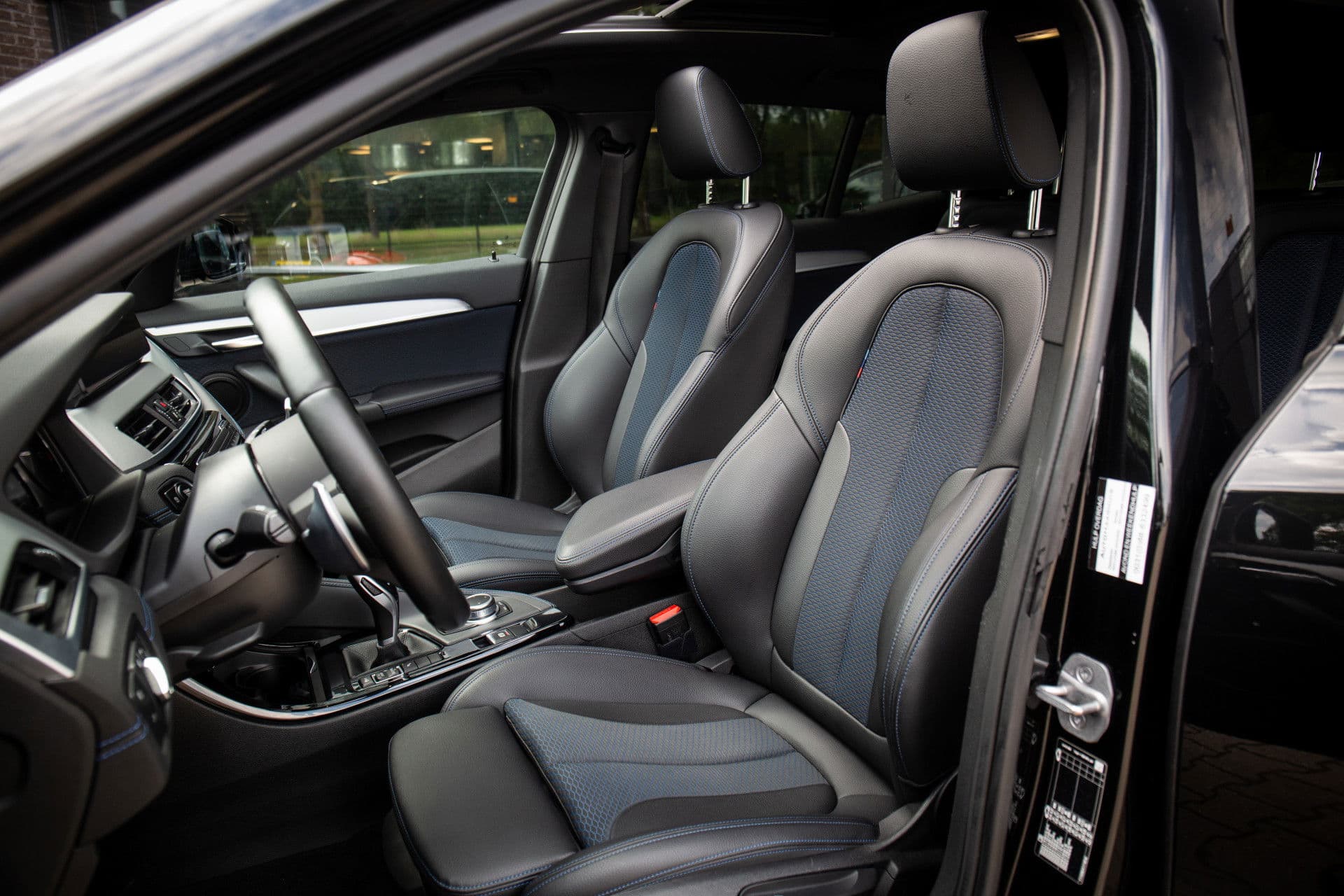 BMW X2 sDrive20i Business Edition , M-Sport, Panoramadak, Head-up display, BMW-Led thumbnail 7