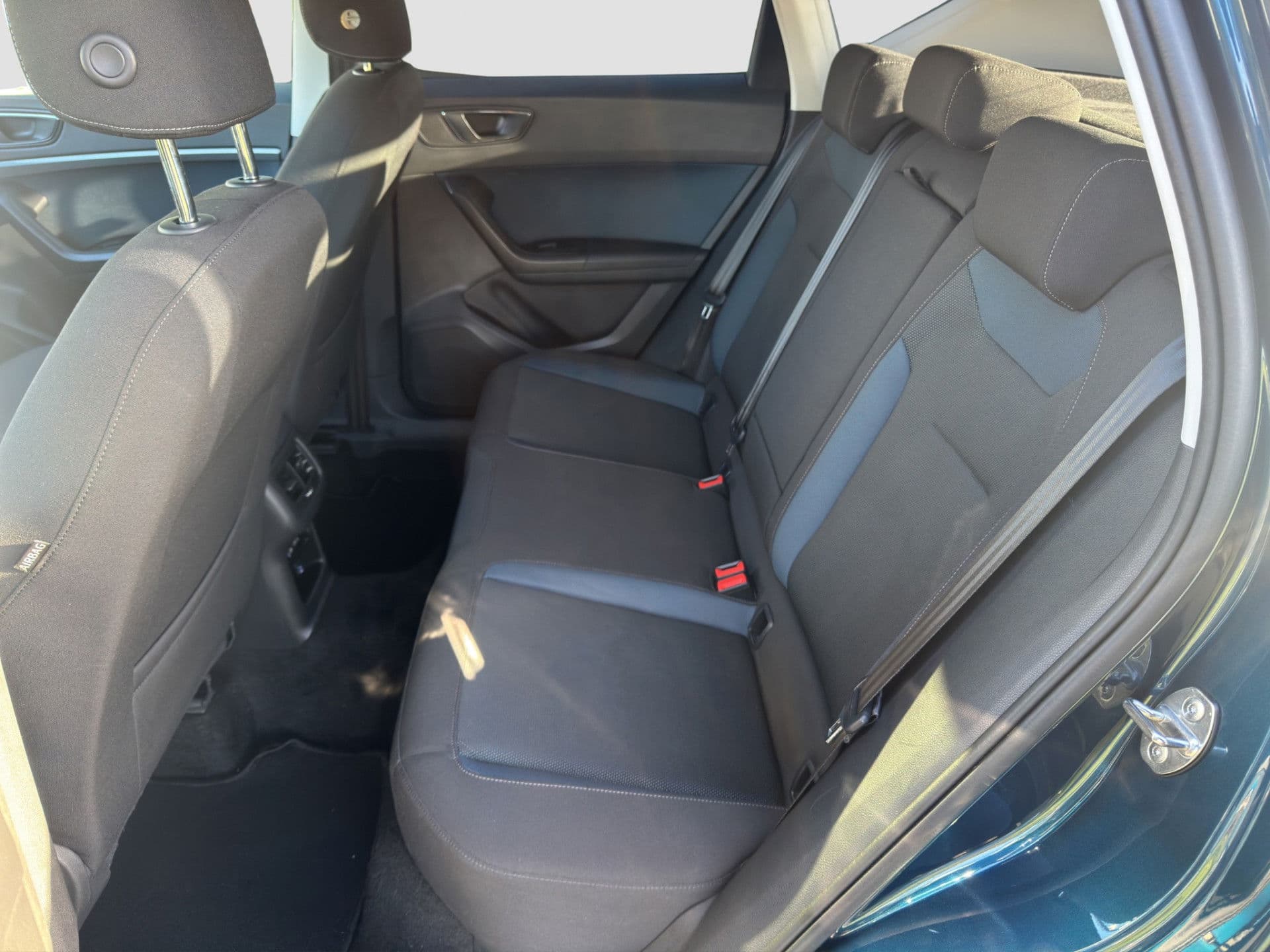 SEAT Ateca 1.0 EcoTSI Style Business Intense | Carplay | Virtual cockpit | PDC thumbnail 16