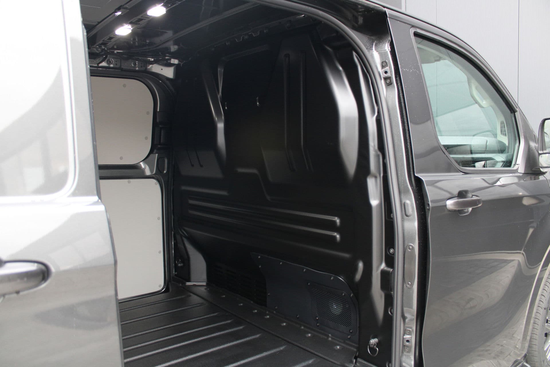 Ford E-Transit Custom 340 L2H1 Limited 65 kWh 218pk - DIRECT LEVERBAAR - 2x Schuif - LED - 360 Camera - B&O - ACC - Navi - Stoel/Stuurverwarming - Rijklaar thumbnail 14