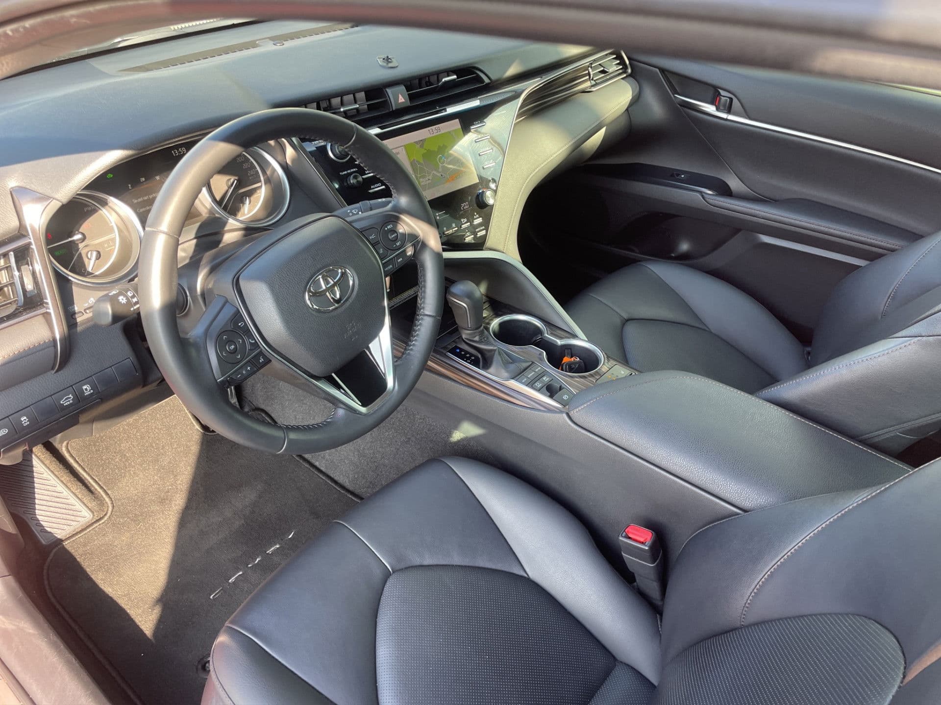 Toyota Camry 2.5 Hybrid Business + Blindspot | leder | Camera! thumbnail 12