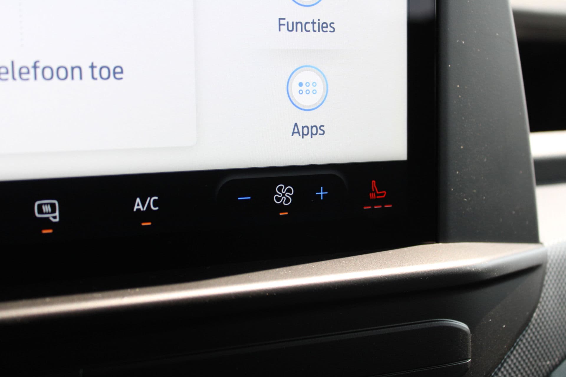 Ford Transit Custom 320 2.0 TDCI L2H1 Trend DC 136pk - Carplay - Android - Camera - Trekhaak - LED koplampen - Stoelverwarming - Draadloos laden - Rijklaar thumbnail 26