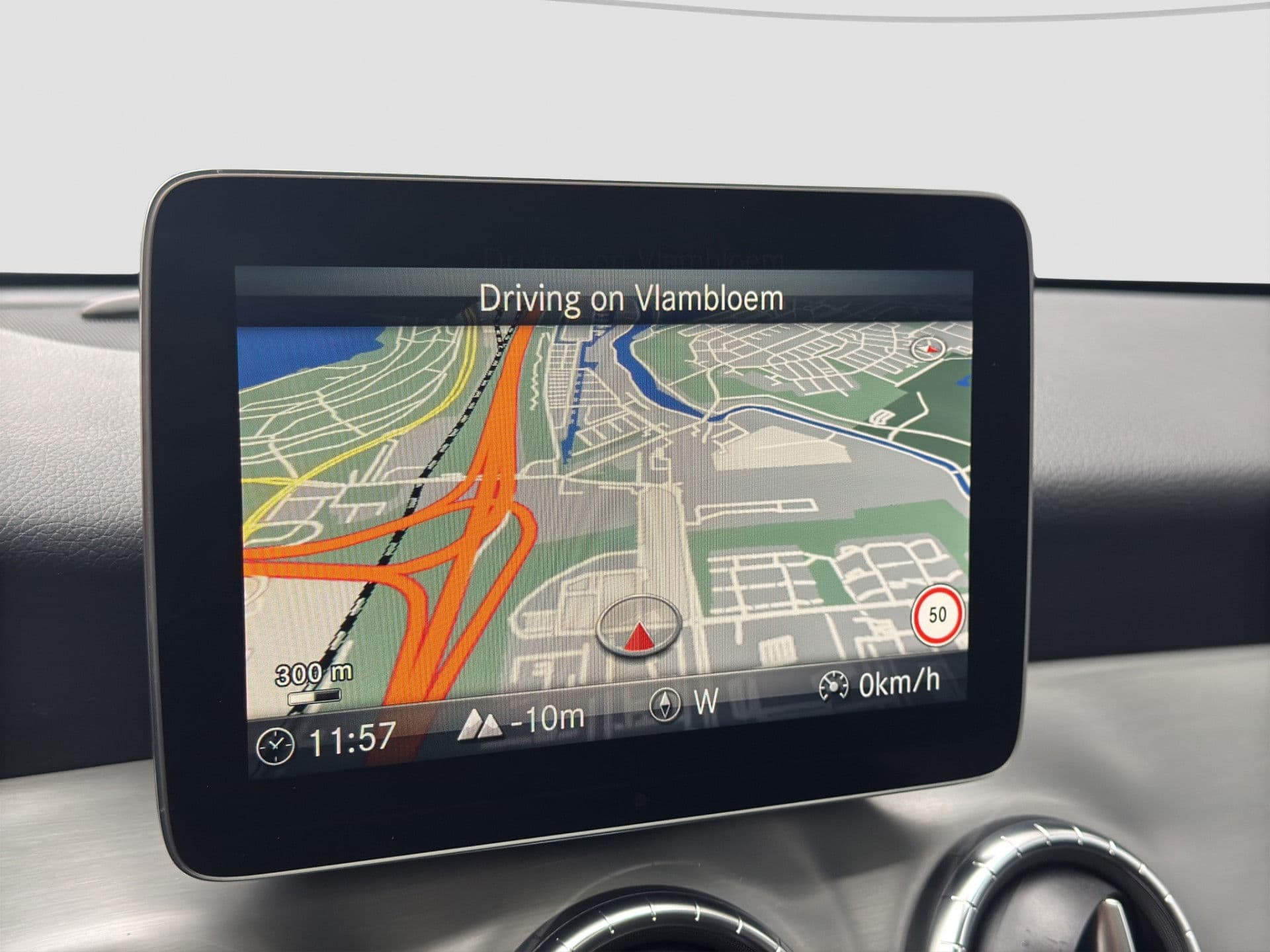 Mercedes-Benz CLA-Klasse 180 AMG | Pano | Carplay | Camera | Stoelverw thumbnail 16