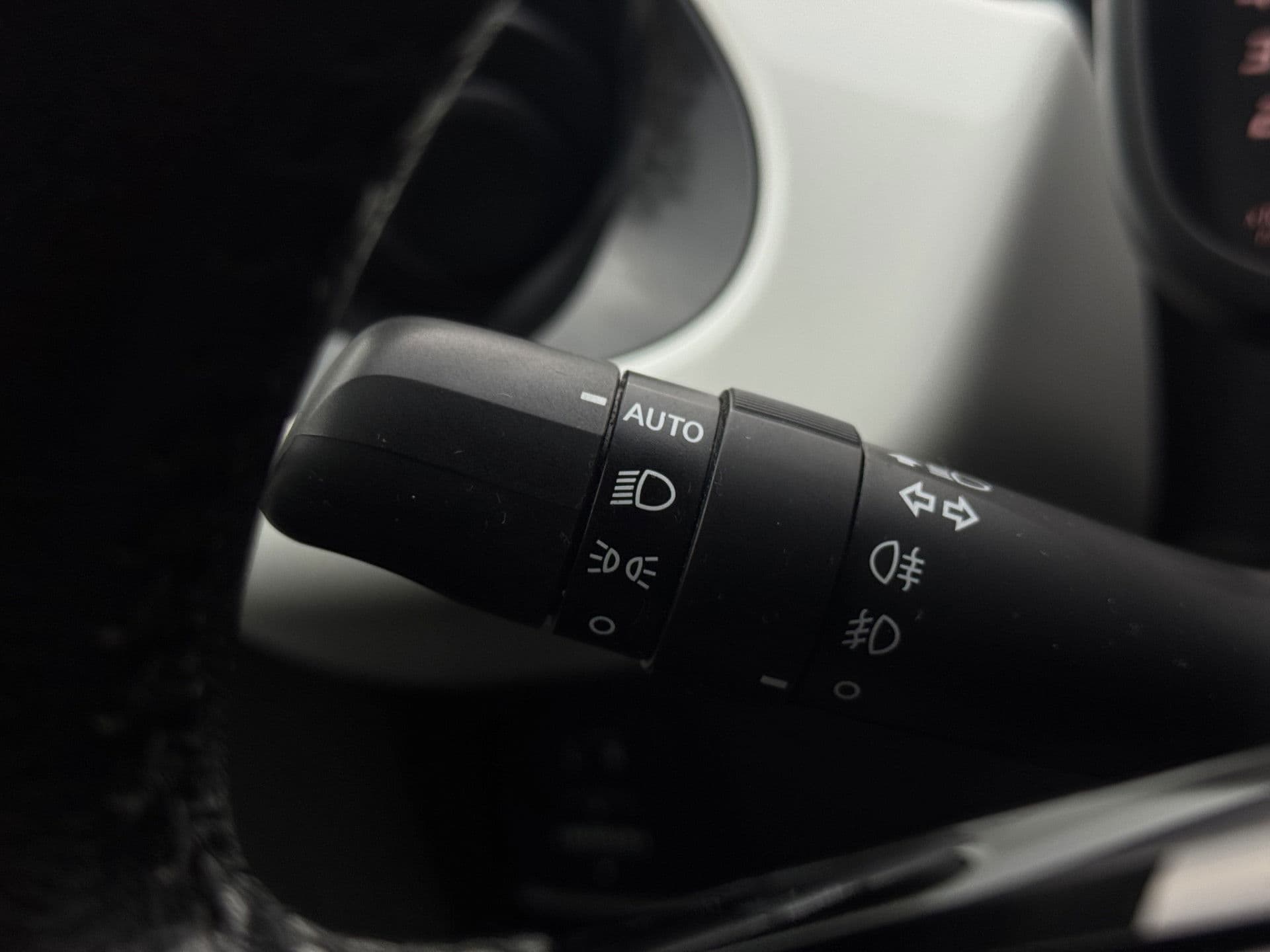 Toyota Aygo 1.0 VVT-i X-Joy | LMV | Climate | NL auto thumbnail 13