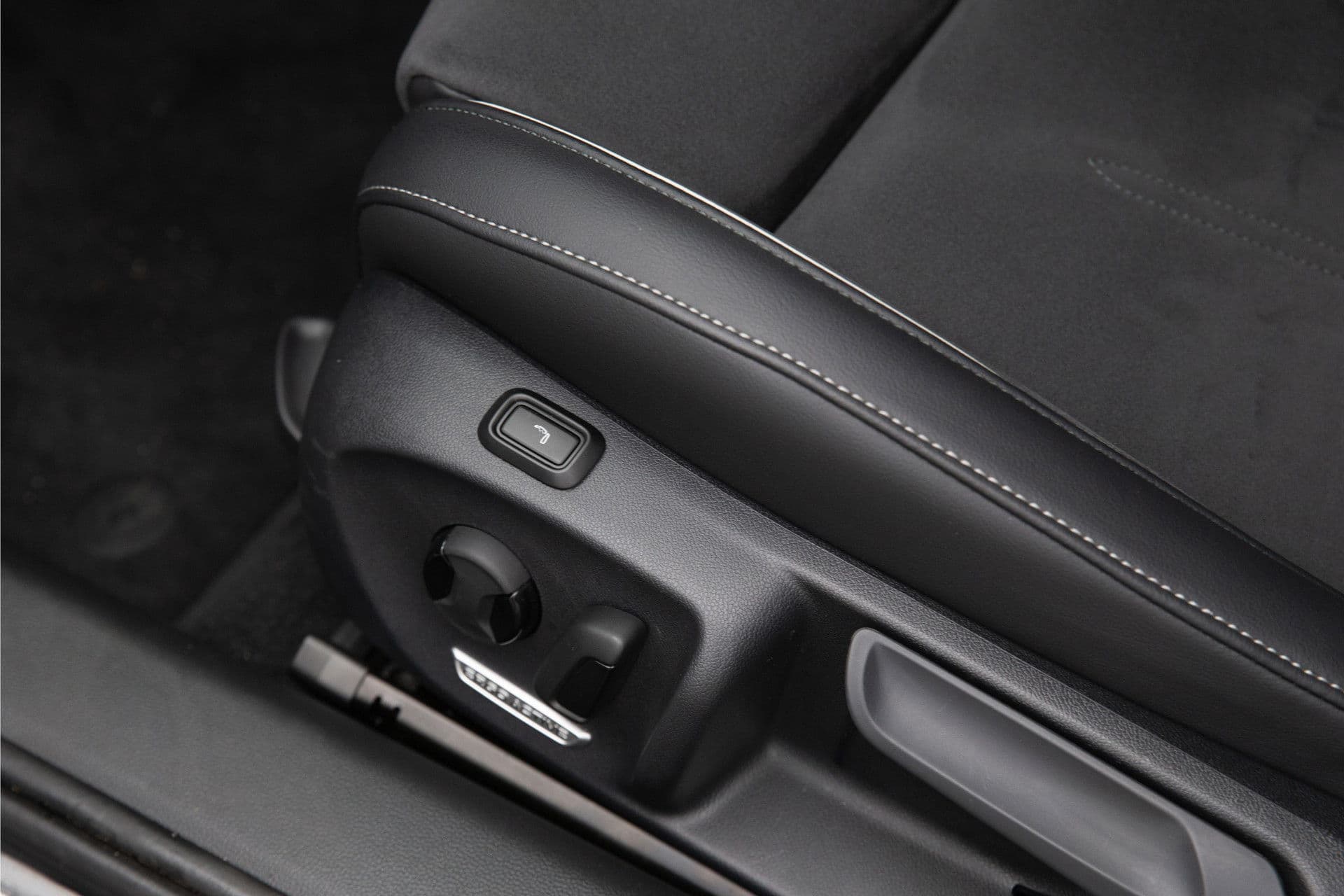 Volkswagen Passat Variant 1.5 eTSI Elegance Business , Adap. cruise, Stoel/stuurverwarming, Head-up display, thumbnail 28