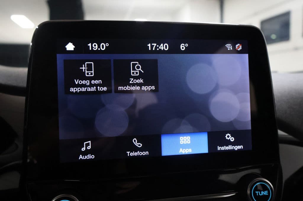 Ford Fiesta 1.0 EcoBoost Hybrid Titanium thumbnail 24