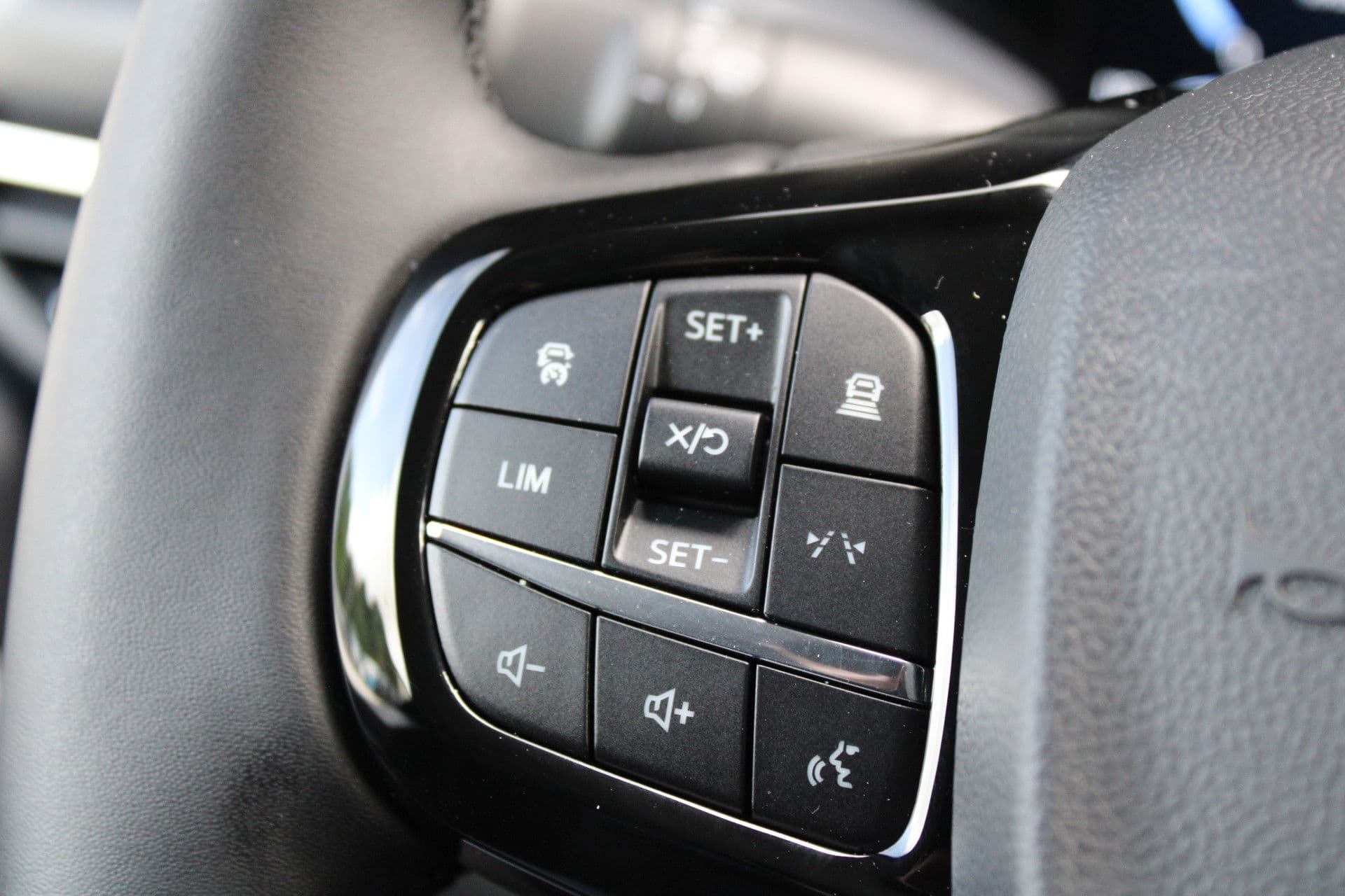 Ford Transit Custom 320 2.0 TDCI L2H1 Limited 150pk - Adaptive Cruise - Verwarmd stuur - Blind spot - Navigatie - Camera - Draadloos laden - Rijklaar thumbnail 16