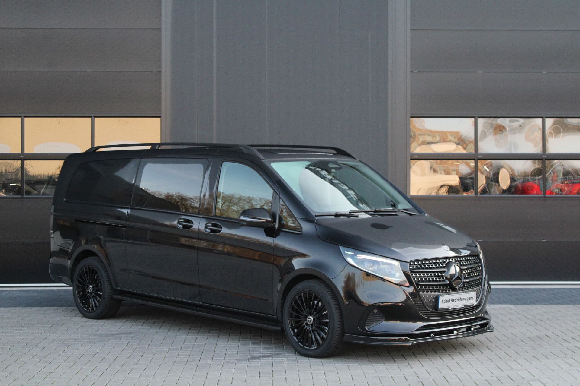 Mercedes-Benz V-Klasse 300d - Avantgarde - DC - 4-matic - 360 Cam - Multibeam - Elektrische schuifdeuren - Digitale spiegel - Volle auto - Rijklaar thumbnail 3