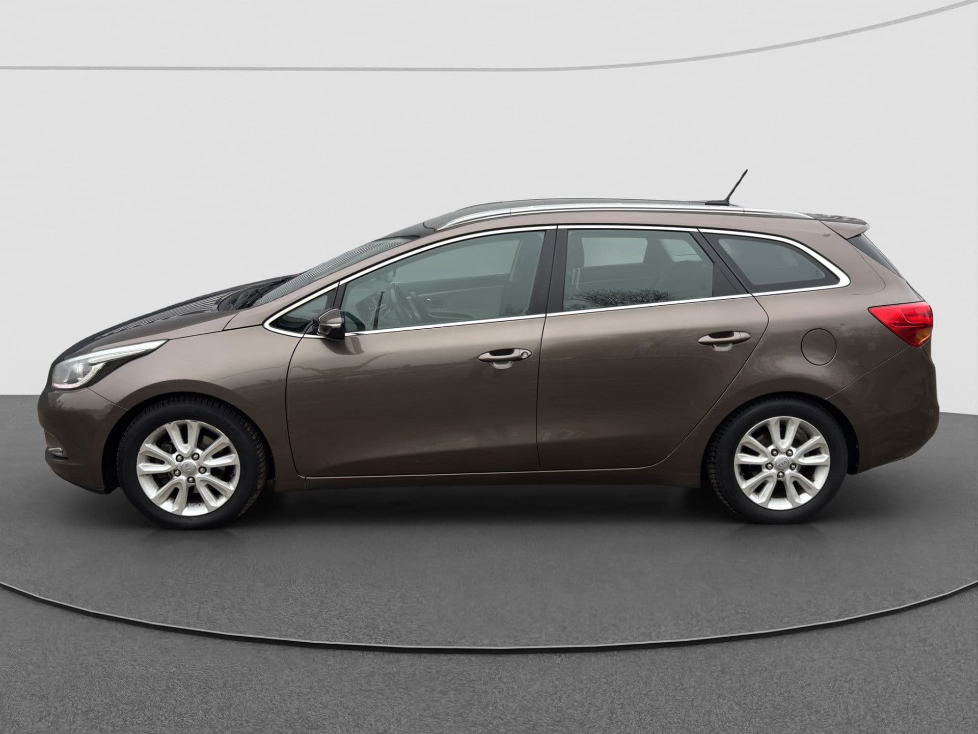 Kia Cee'd Sportswagon 1.6 GDI Plus Pack | Navi | Trekhaak | APK 2-27 | NAP thumbnail 19