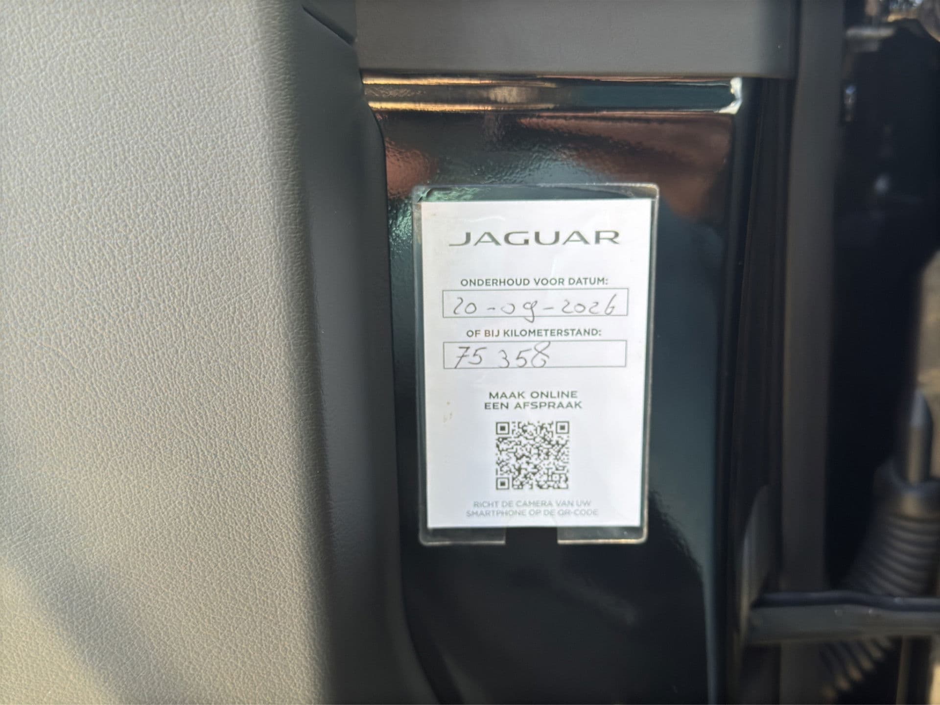 Jaguar F-Pace P400e R-Dynamic SE | Pano | Memory | Meridian | Camera | Adaptive thumbnail 27