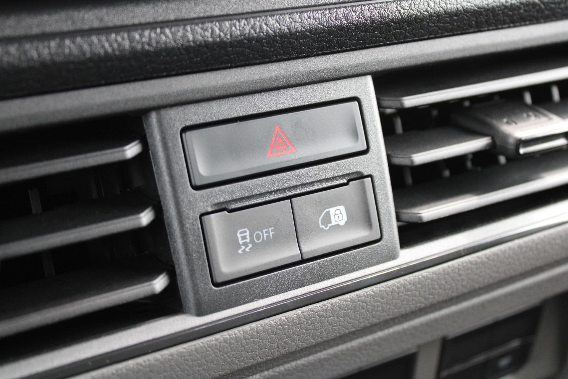 Volkswagen Crafter 30 2.0 TDI L3H3 140pk - Navigatie - DAB - Geveerde Stoel - Camera - Carplay - Rijklaar thumbnail 38