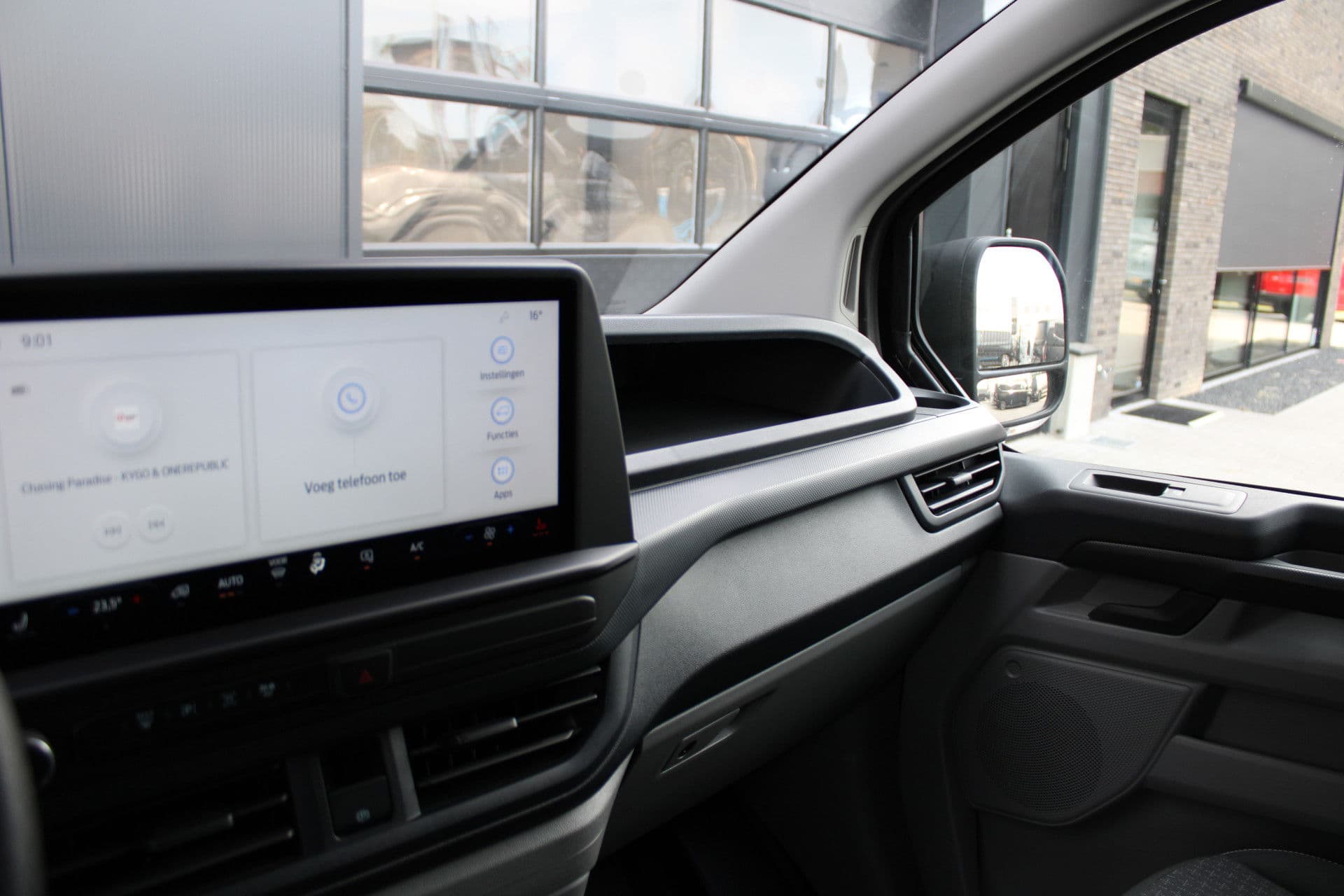 Ford Transit Custom 320 2.0 TDCI L2H1 Trend 170pk - Achterklep - Carplay - Android - LED koplampen - Stoelverwarming - 70l tank - Rijklaar thumbnail 36